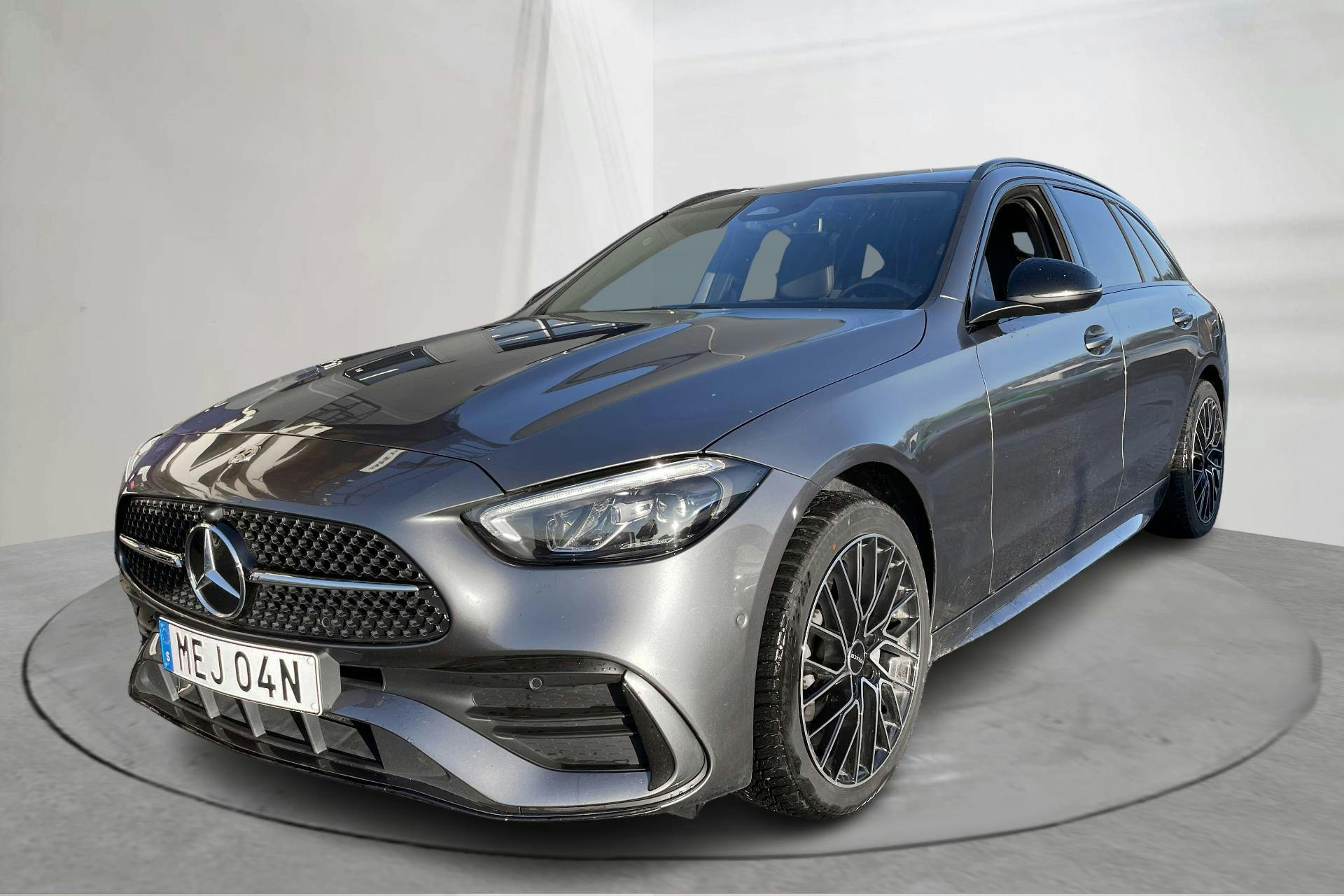 Presentationsfoto 1 av 17: Mercedes C 300 e Kombi S206 (333hk) - 6 587 mil - Automat - grå - 2024