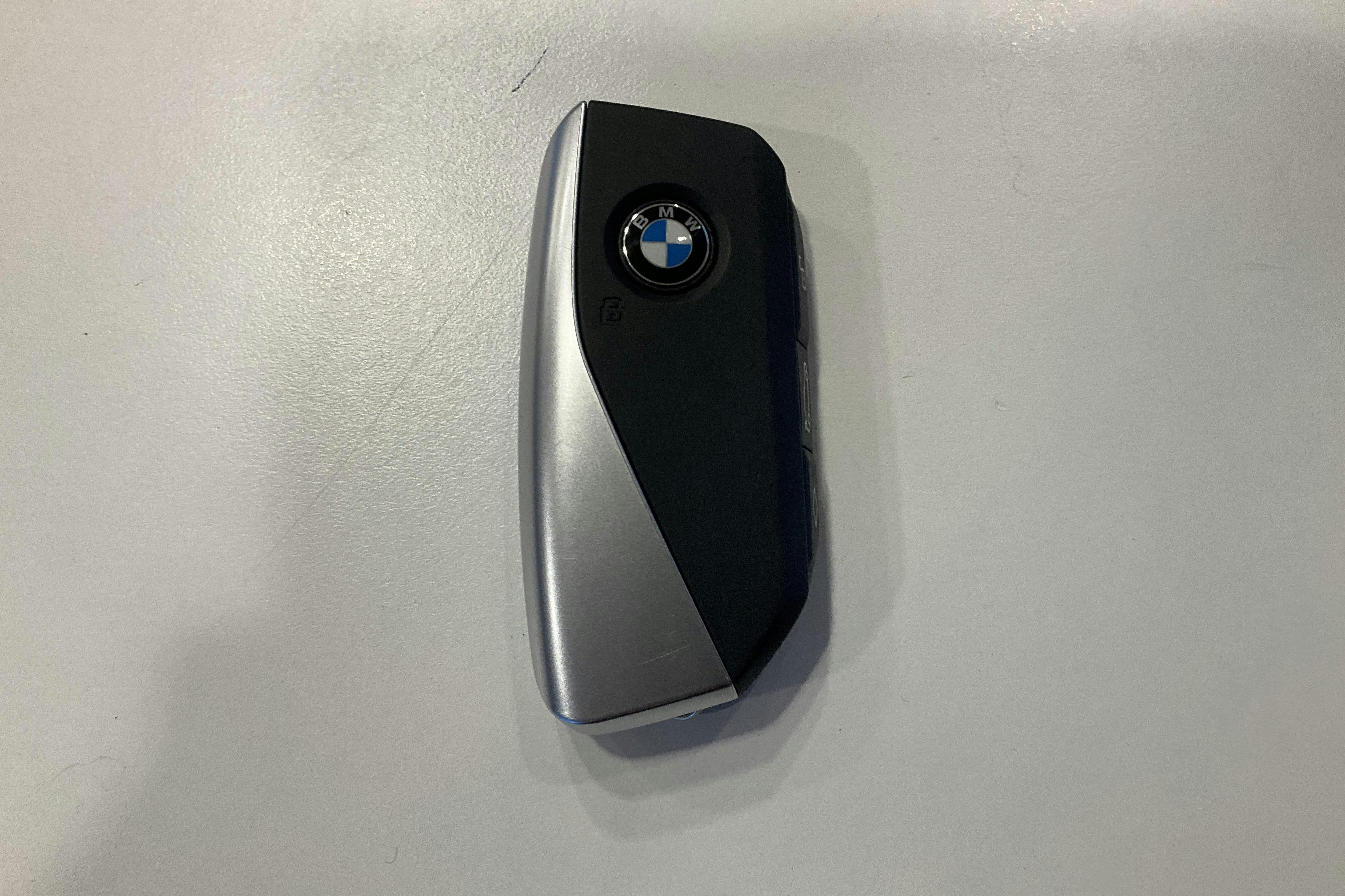 Presentation photo 24 of 24: BMW iX xDrive50, I20 (520hk) - 20 440 km - Automatic - black - 2024