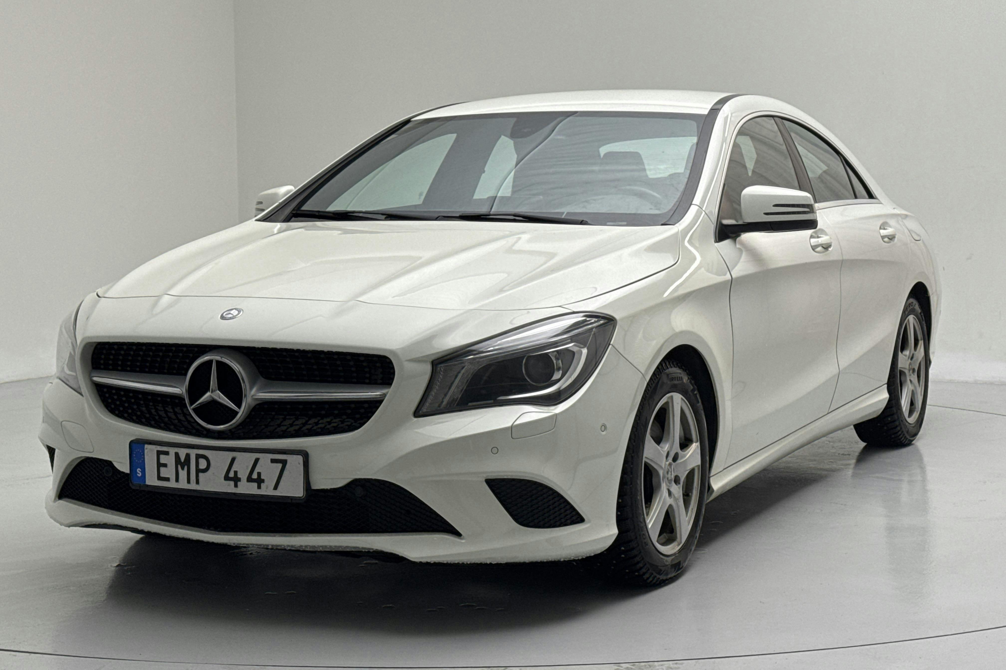 Presentationsfoto 1 av 12: Mercedes CLA 200 CDI (136hk) - 14 425 mil - Manuell - vit - 2015