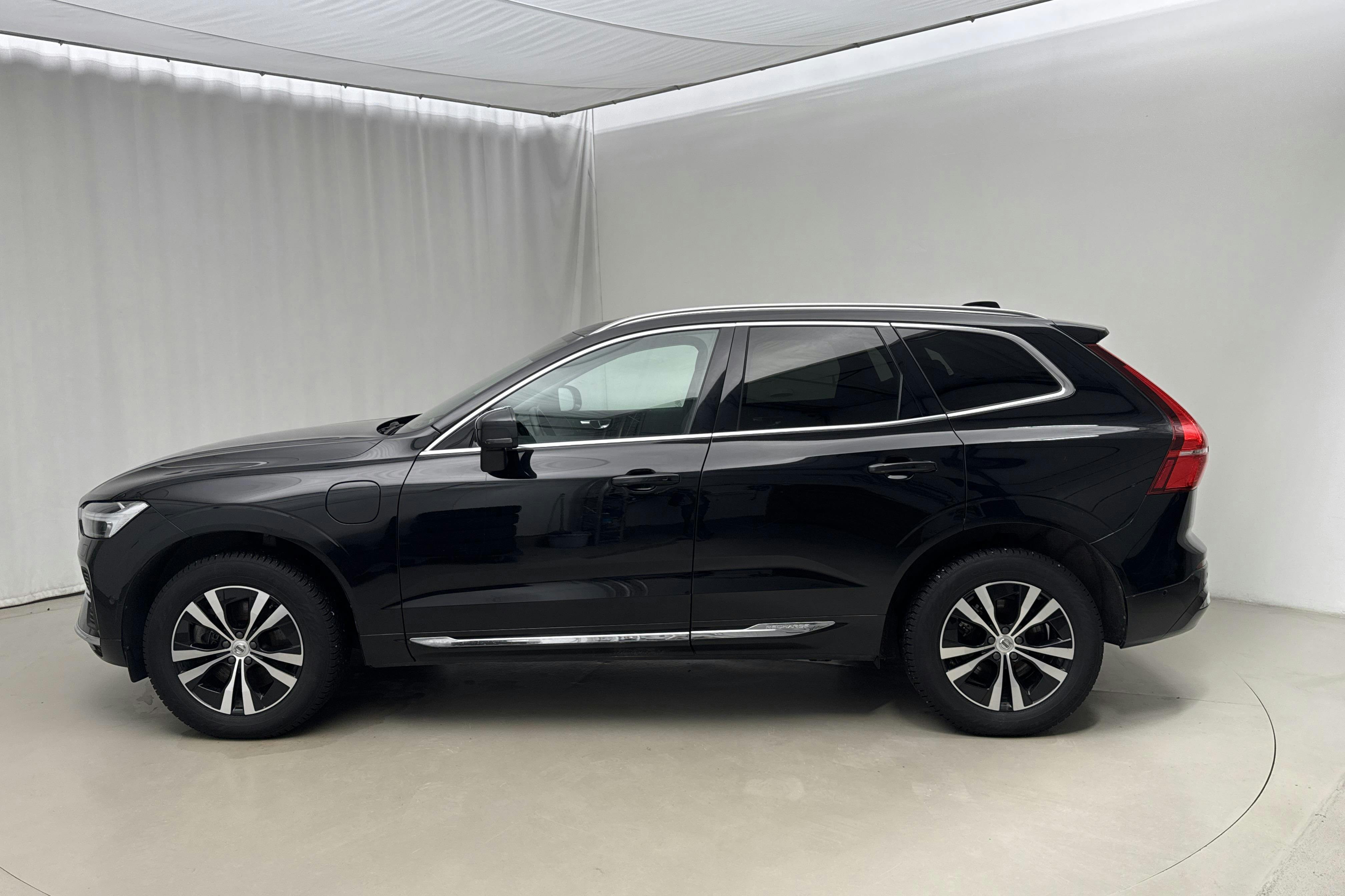 Præsentationsfoto 2 af 26: Volvo XC60 T6 AWD Recharge (350hk) - 90 120 kilometer - Salgsautomat - Sort - 2023