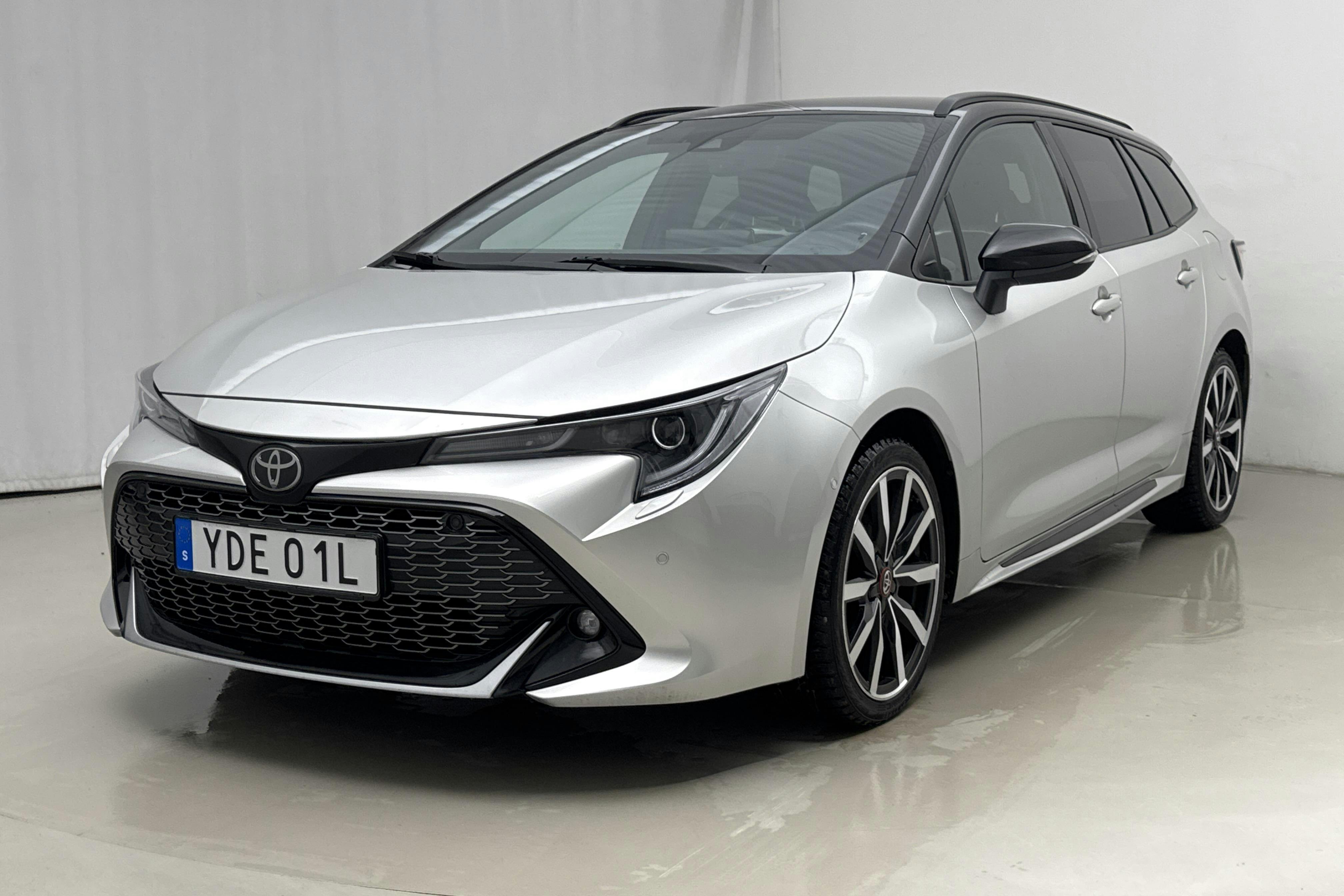 Præsentationsfoto 1 af 21: Toyota Corolla 2.0 Hybrid Touring Sports (184hk) - 79 340 kilometer - Salgsautomat - Sølv - 2022