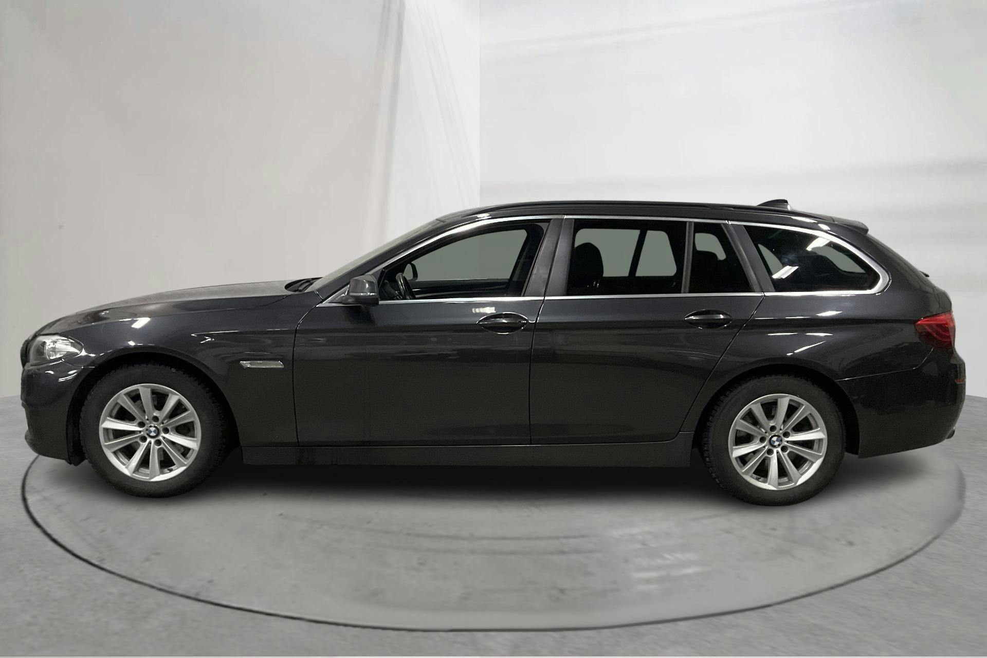 Presentationsfoto 2 av 16: BMW 520d xDrive Touring, F11 (190hk) - 23 861 mil - Automat - grå - 2017