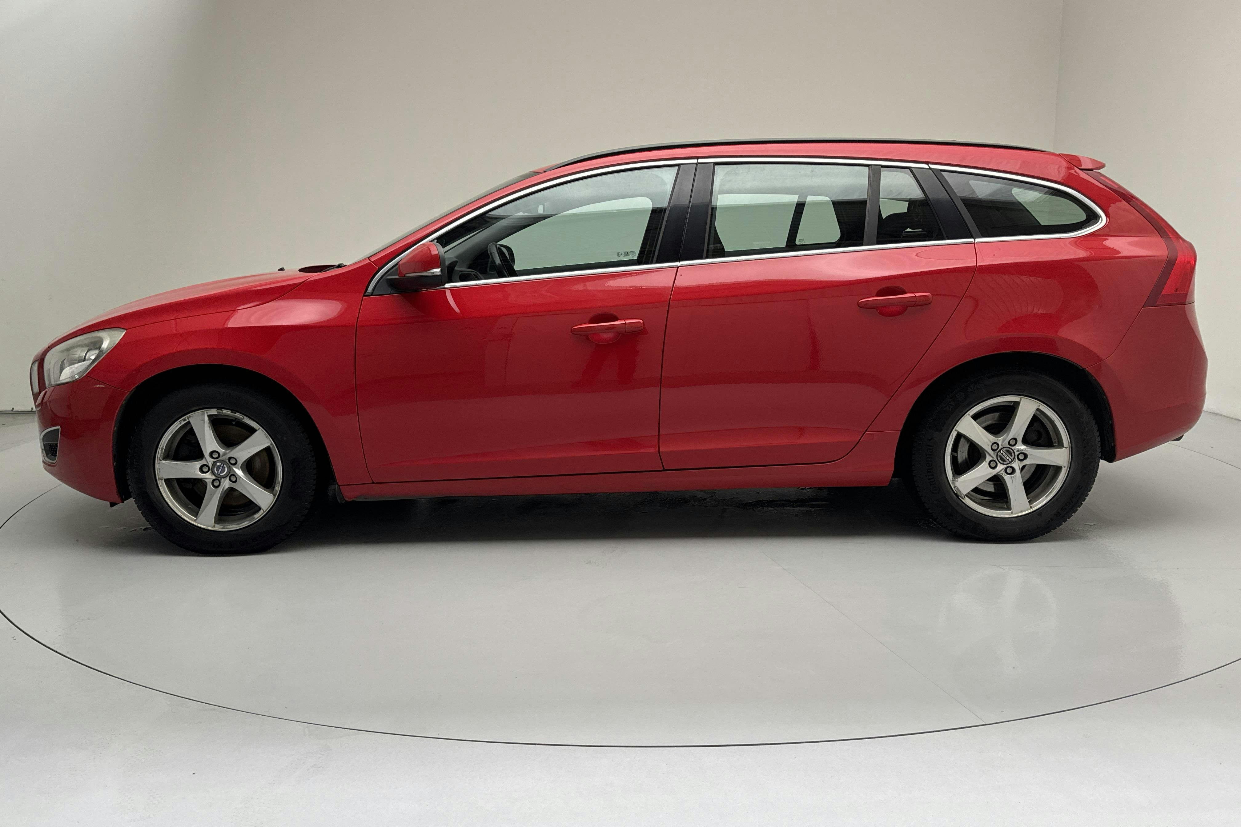 Presentation photo 2 of 11: Volvo V60 T3 (150hk) - 231 360 km - Manual - red - 2013