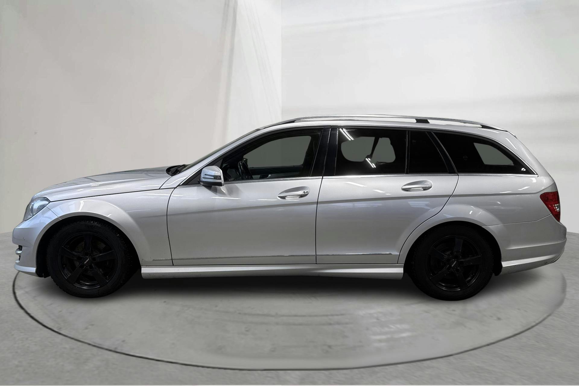 Esittelykuva 2 osoitteesta 14: Mercedes C 220 CDI Kombi BlueEfficiency S204 (170hk) - 207 570 km - Automaattinen - hopea - 2013