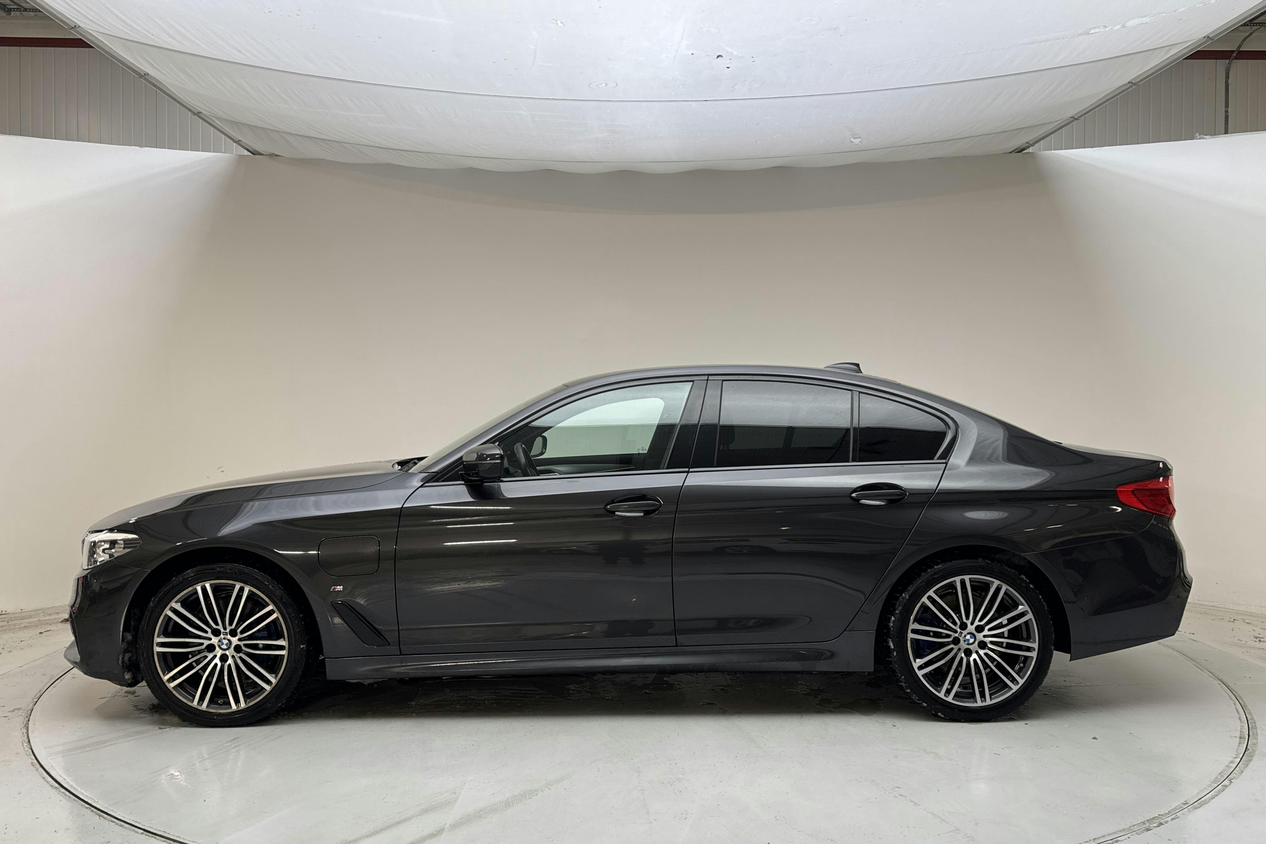 Presentation photo 2 of 15: BMW 530e iPerformance Sedan, G30 12kWh (252hk) - 56 280 km - Automatic - gray - 2020