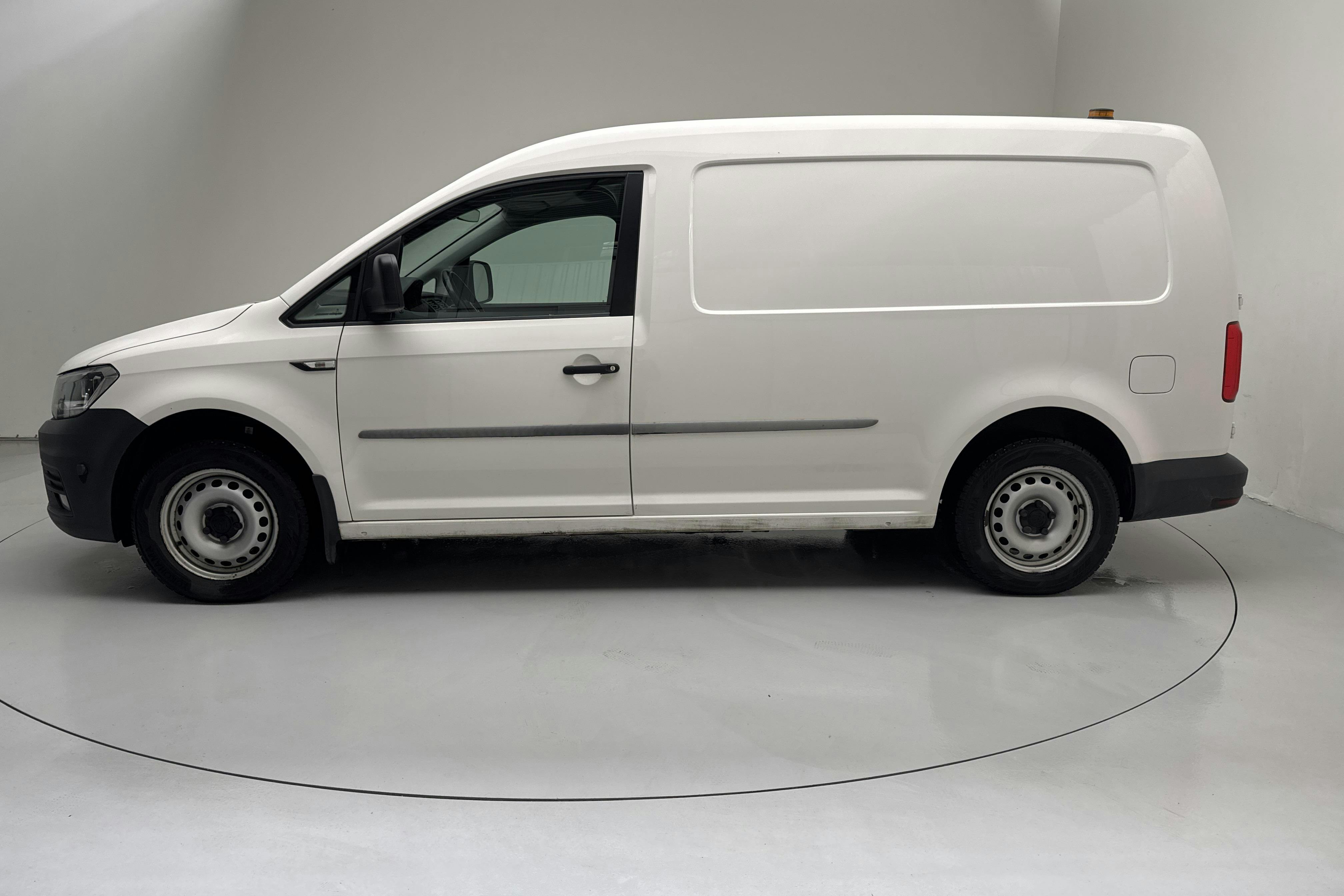 Esittelykuva 2 osoitteesta 13: VW Caddy 1.4 TGI Maxi Skåp (110hk) - 55 620 km - Manuaalinen - valkoinen - 2020