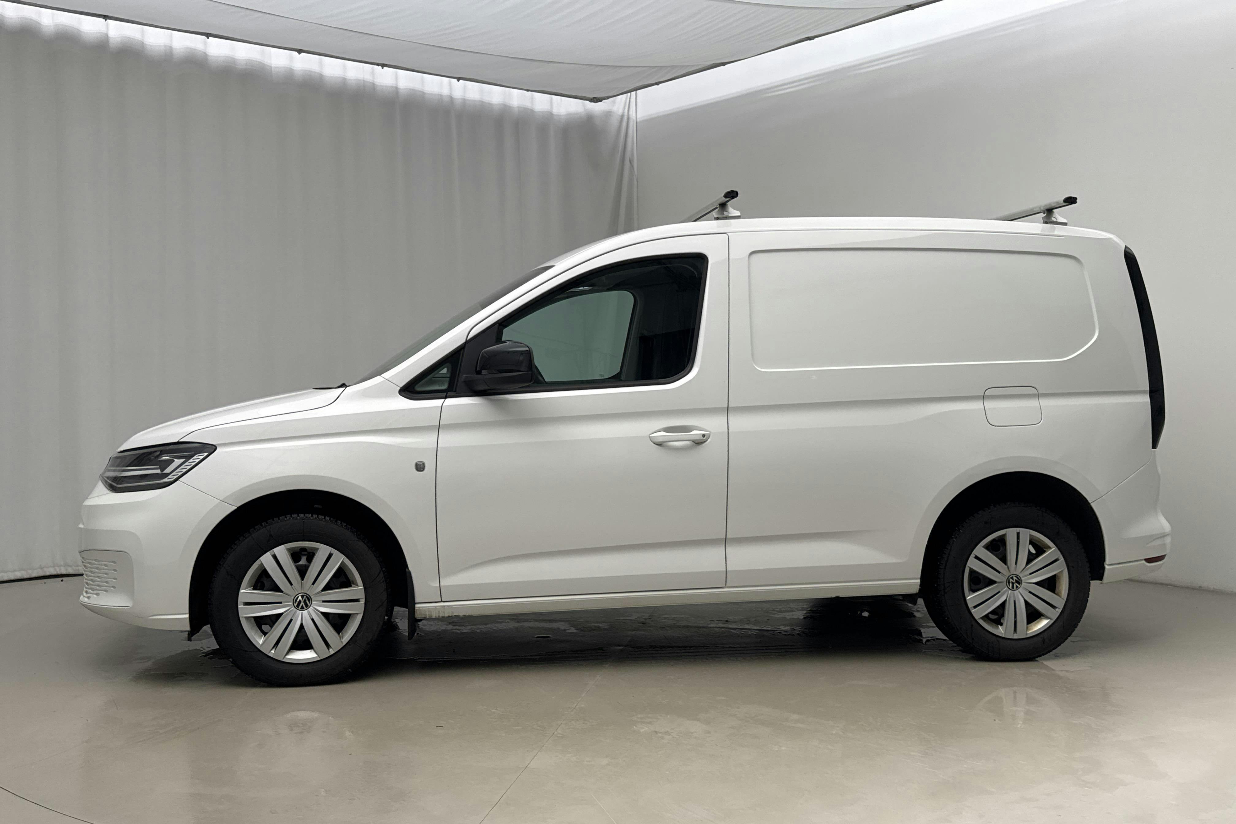 Presentationsfoto 2 av 21: VW Caddy Cargo 2.0 TDI Skåp (122hk) - 7 719 mil - Manuell - vit - 2023