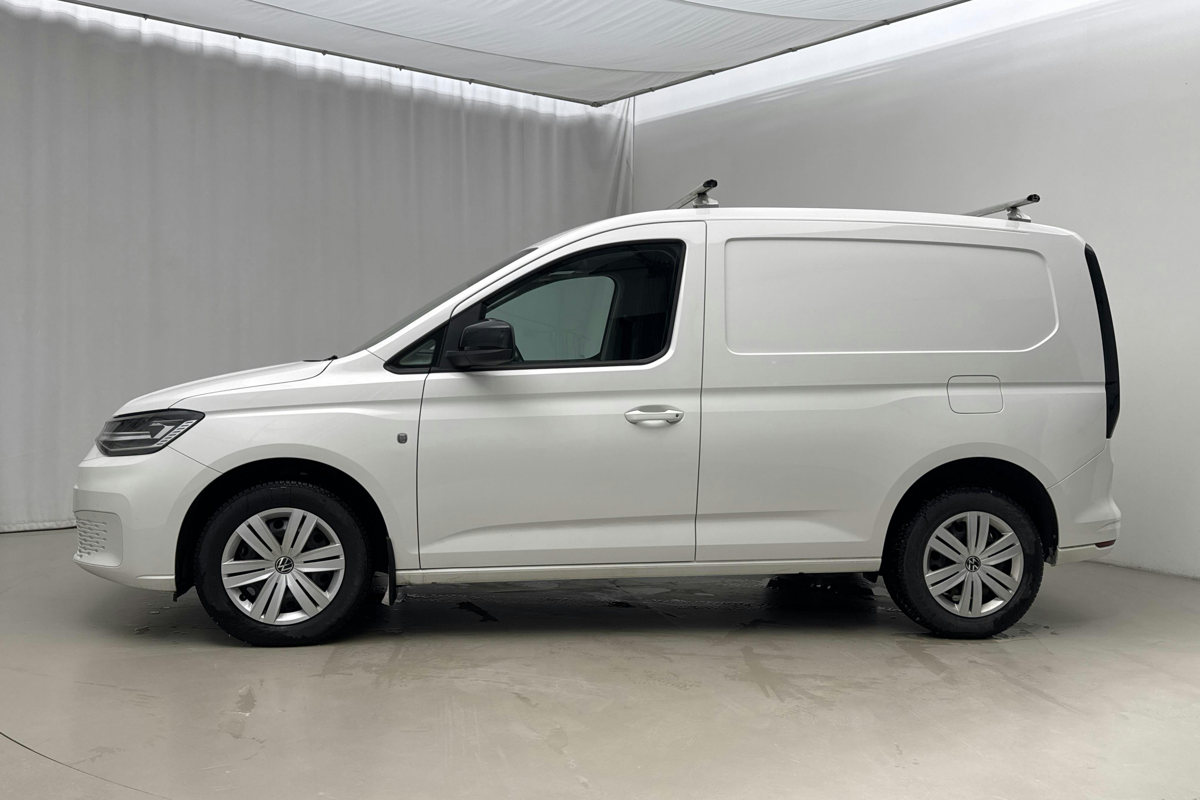 Presentationsfoto 2 av 20: VW Caddy Cargo 2.0 TDI Skåp (122hk) - 9 145 mil - Manuell - vit - 2023