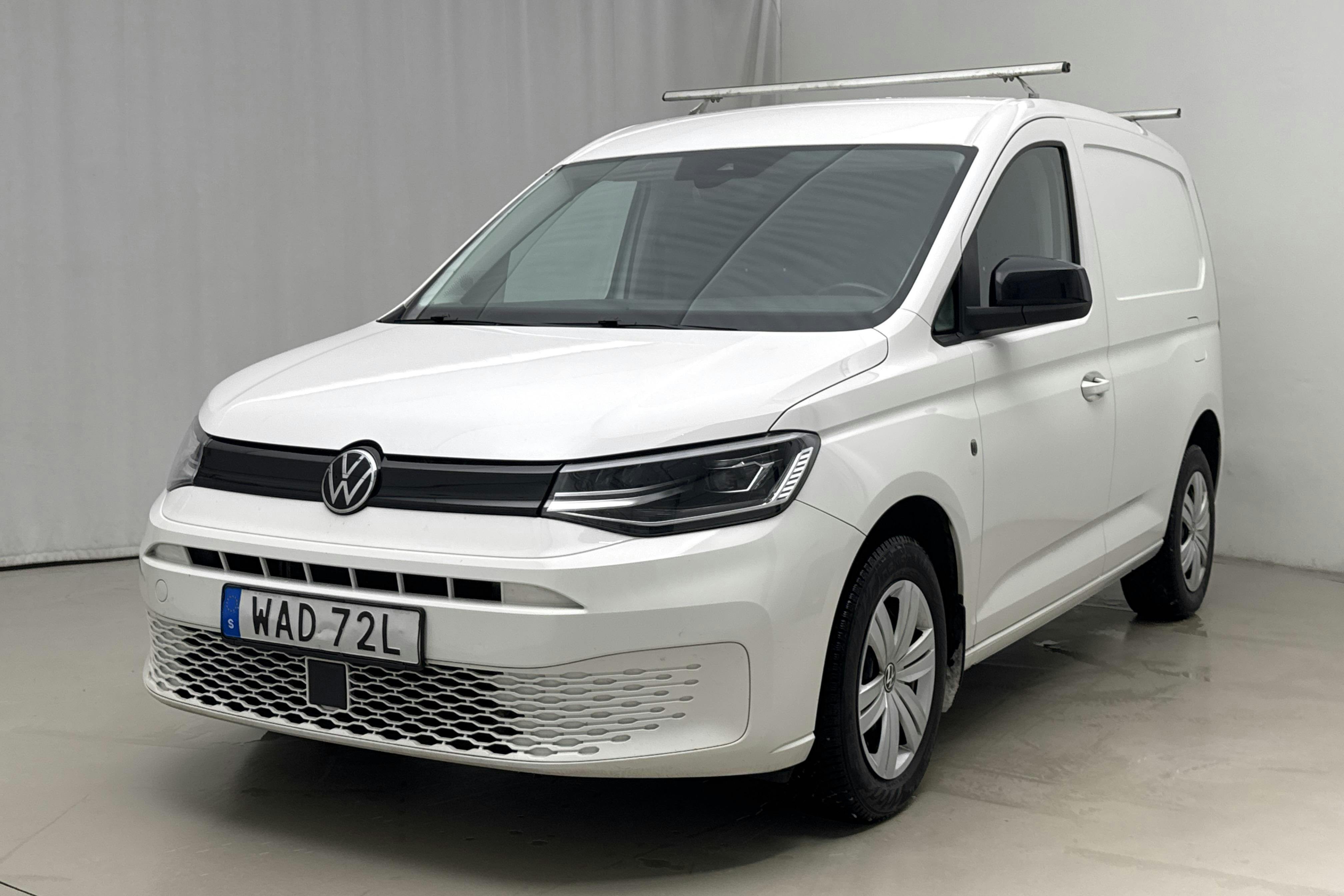 Presentationsfoto 1 av 20: VW Caddy Cargo 2.0 TDI Skåp (122hk) - 9 145 mil - Manuell - vit - 2023