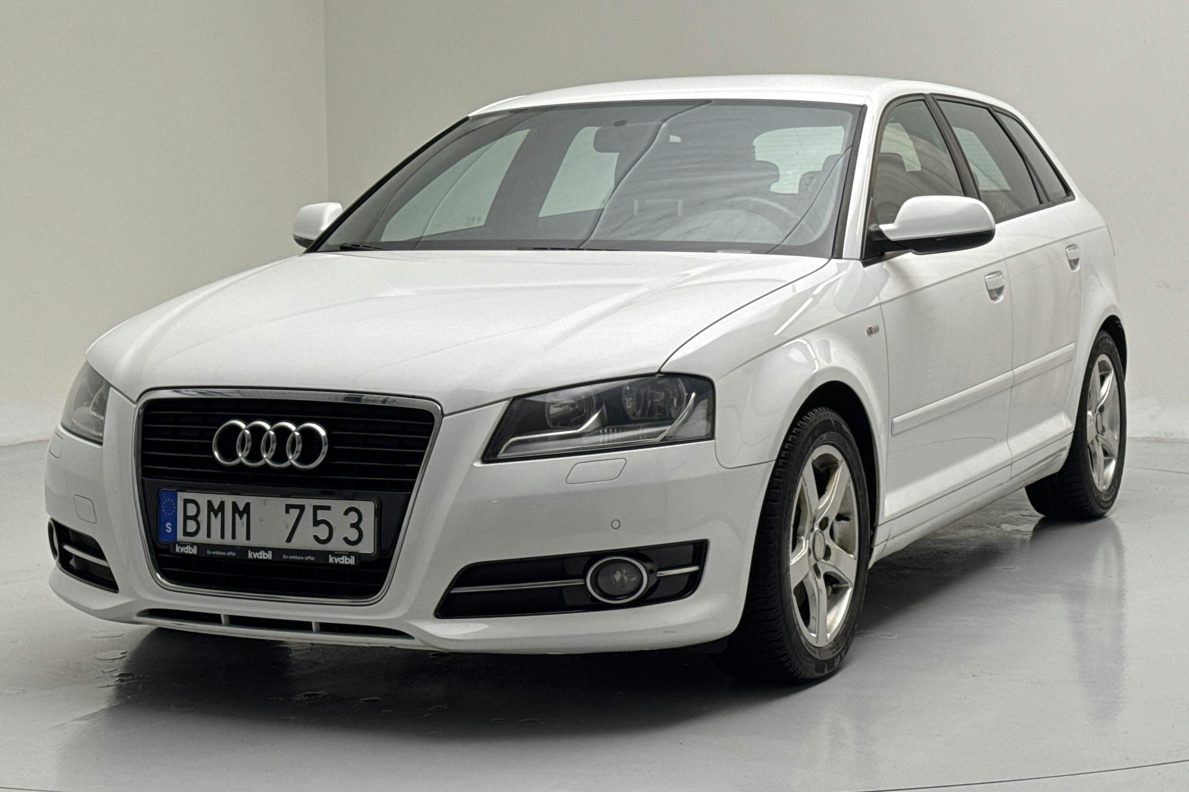 Presentationsfoto 1 av 12: Audi A3 2.0 TDI Sportback (170hk) - 7 298 mil - Manuell - vit - 2011