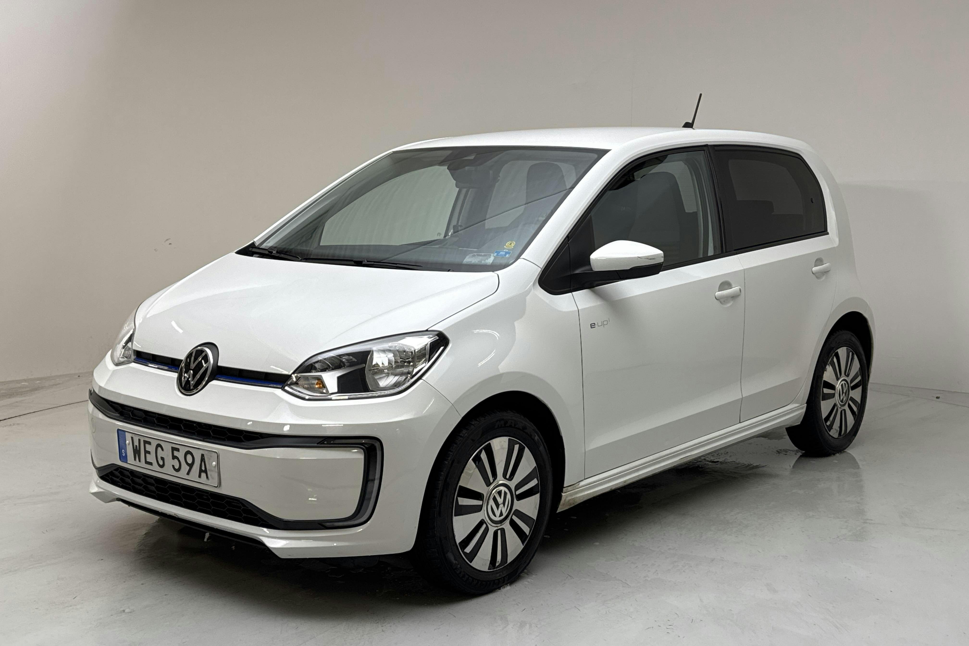 Presentation photo 1 of 13: VW e-up! (83hk) - 75 410 km - Automatic - white - 2020