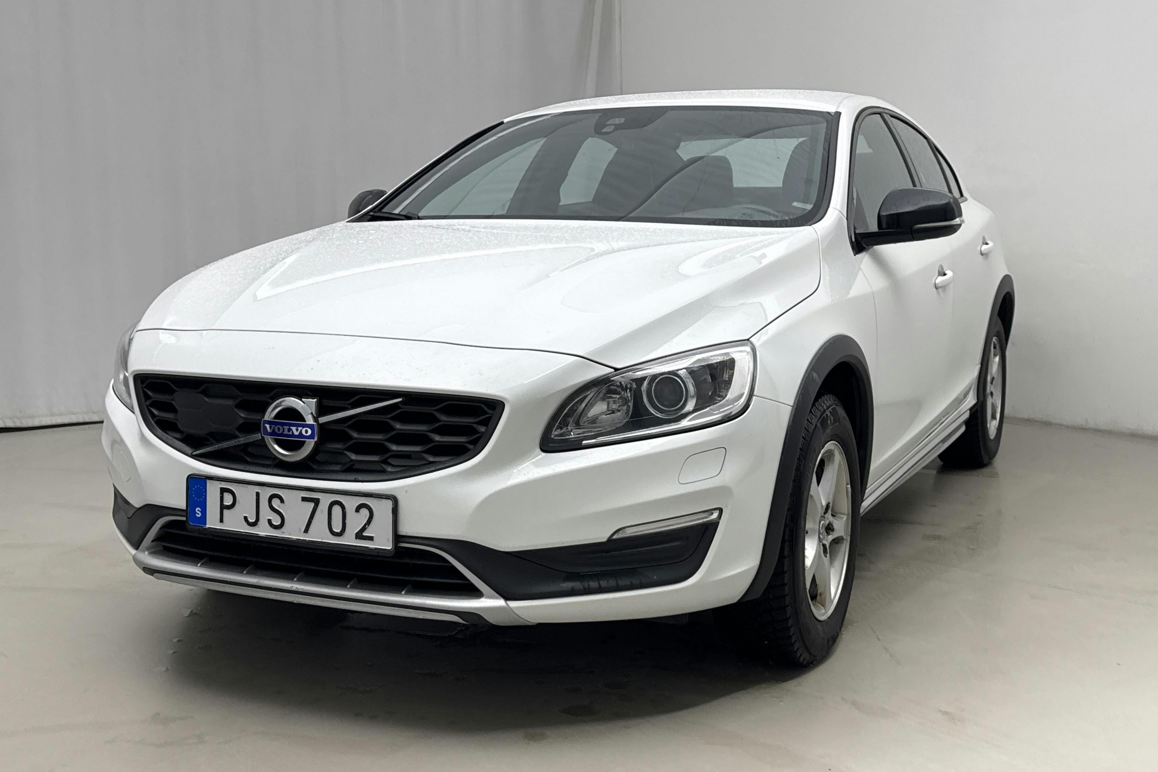 Presentationsfoto 1 av 15: Volvo S60 D4 Cross Country (190hk) - 16 909 mil - Automat - vit - 2017