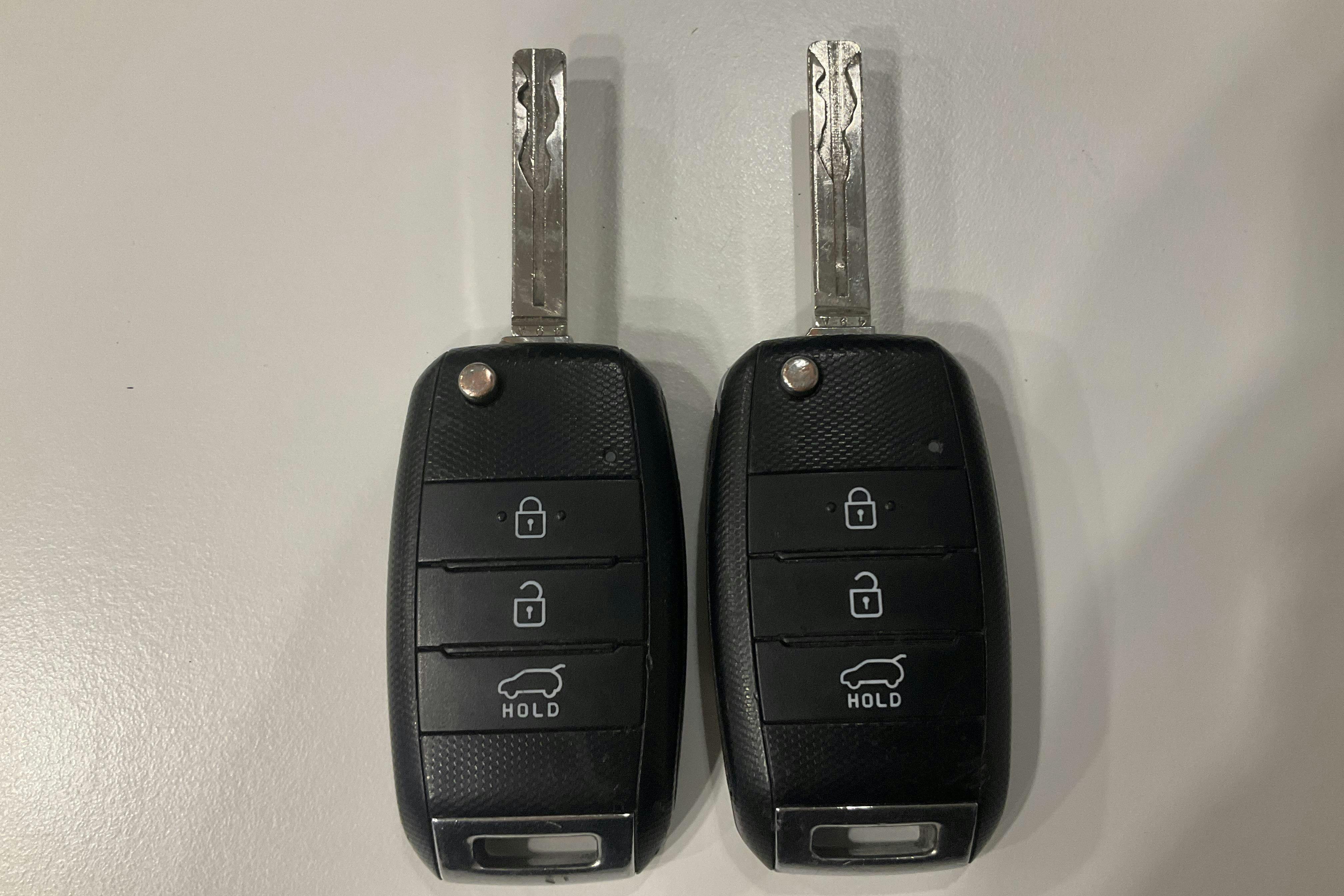 Presentation photo 22 of 22: KIA Carens 1.7 CRDi (136hk) - 143 240 km - Automatic - black - 2017