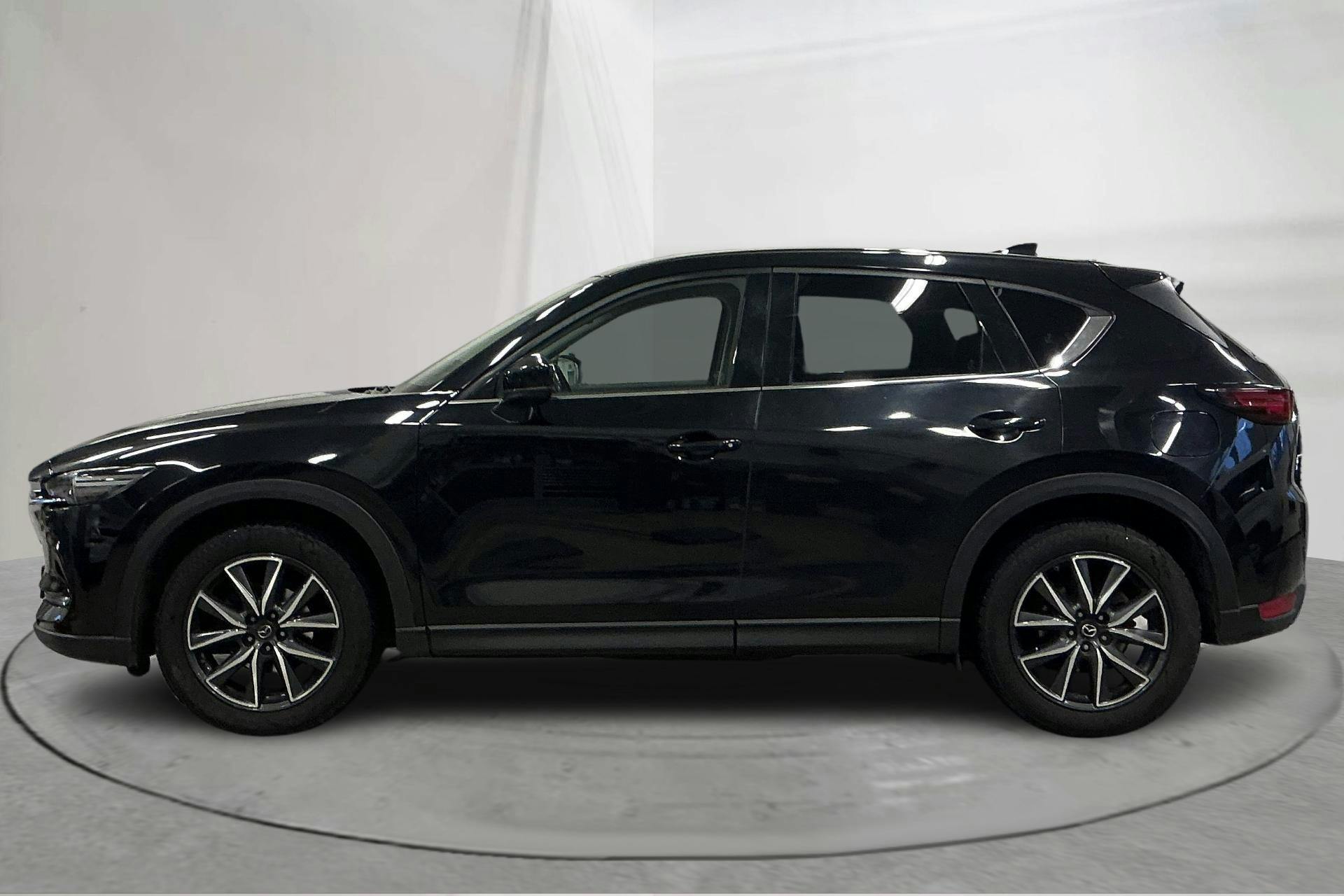 Presentationsfoto 2 av 14: Mazda CX-5 2.2 DE AWD (175hk) - 20 661 mil - Automat - svart - 2017