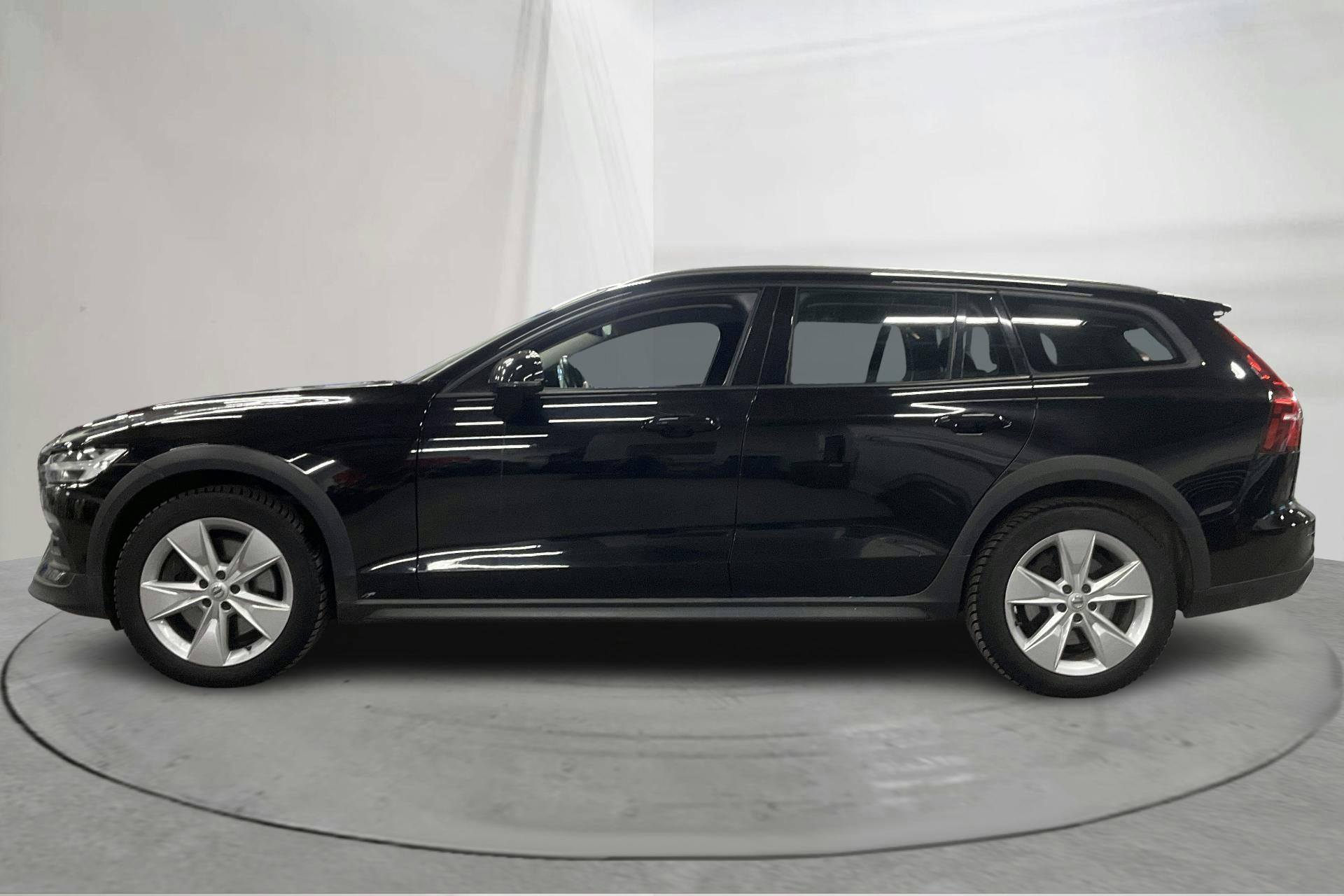 Esitlusfoto 2 aadressil 15: Volvo V60 T5 Cross Country AWD (250hk) - 117 910 km - Automaatne - must - 2020