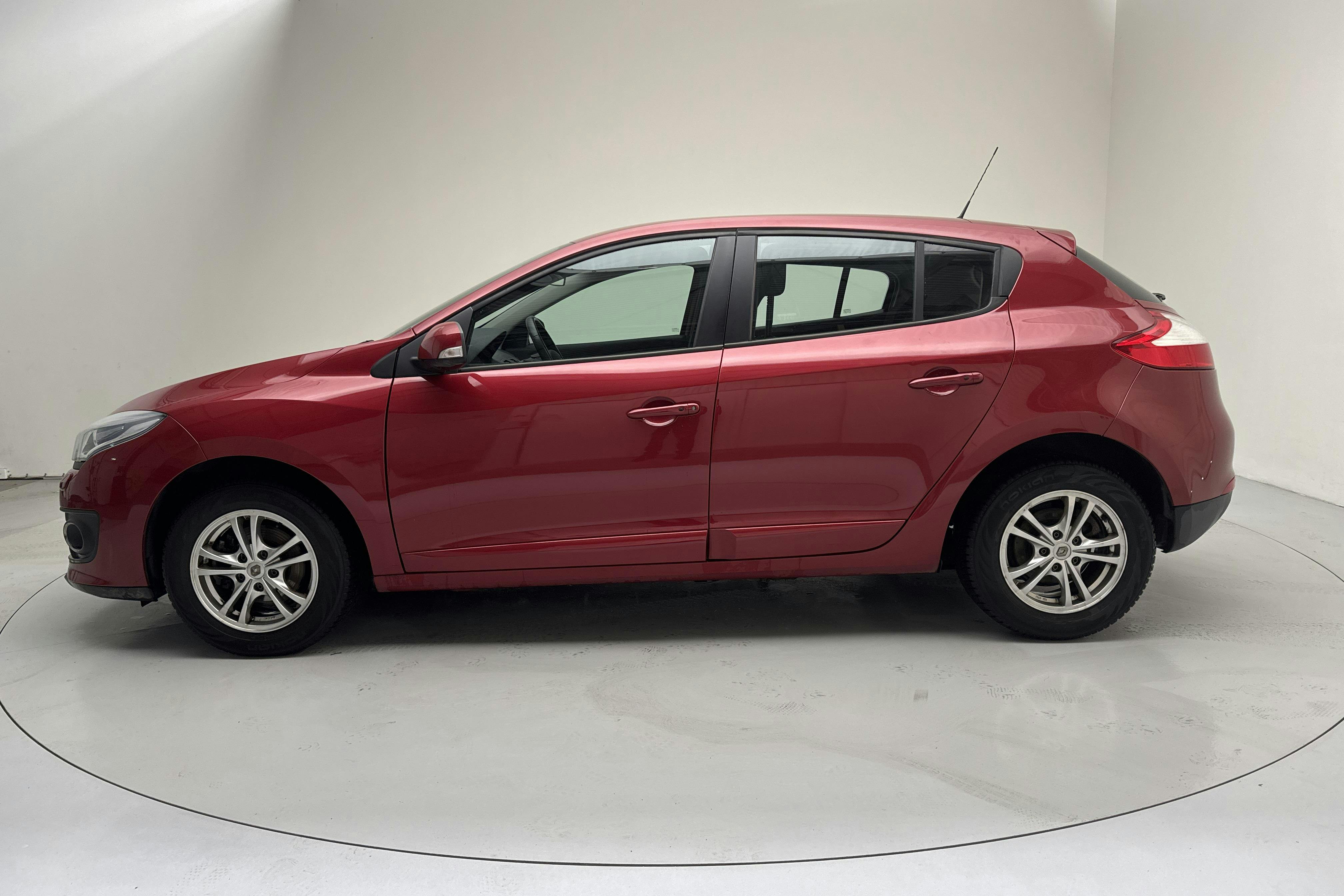 Presentationsfoto 2 av 12: Renault Mégane Phas III 1.2 TCe 5dr (115hk) - 3 887 mil - Manuell - röd - 2014