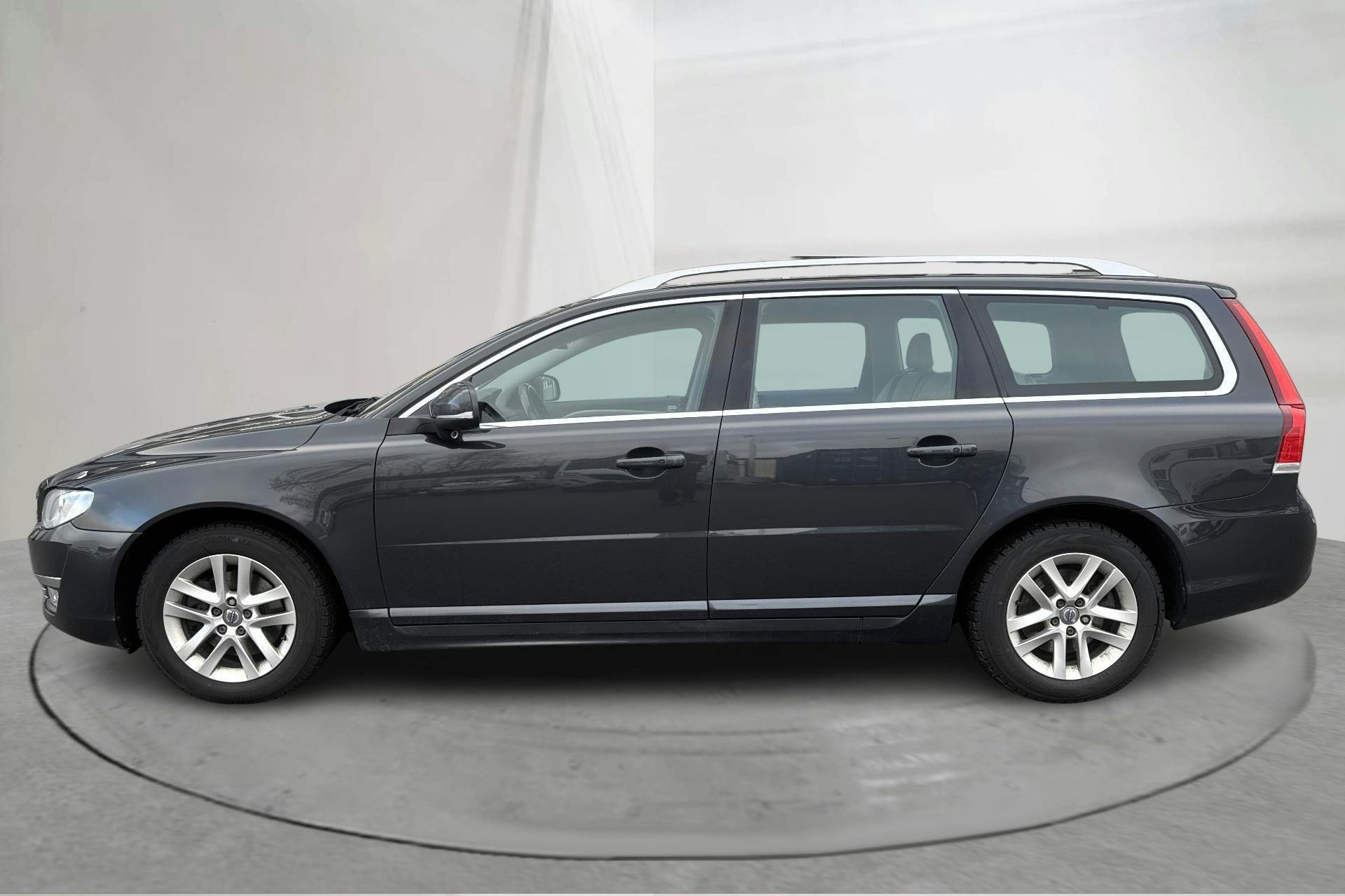 Presentationsfoto 2 av 15: Volvo V70 II D4 (181hk) - 18 031 mil - Automat - grå - 2015