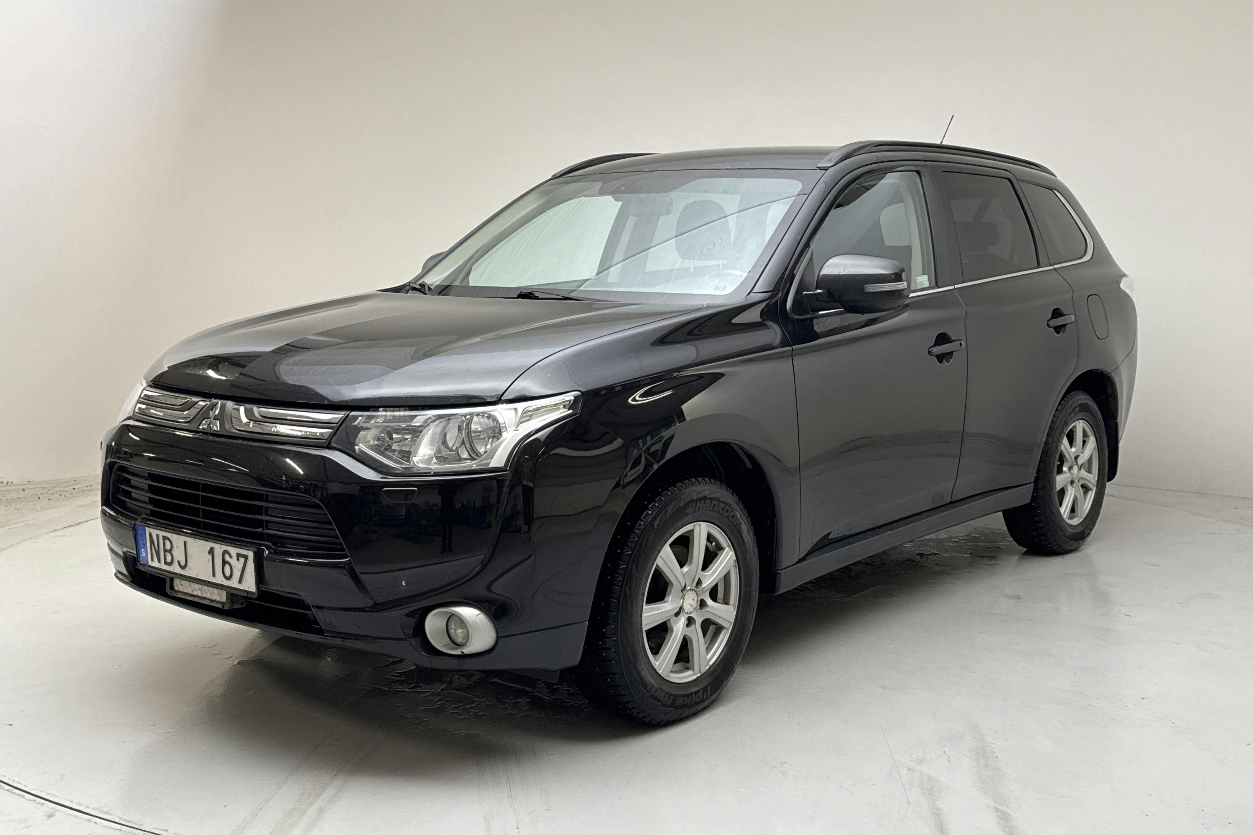 Esitlusfoto 1 aadressil 15: Mitsubishi Outlander 2.2 Di-D 4WD (150hk) - 186 760 km - Käsitsi - must - 2013