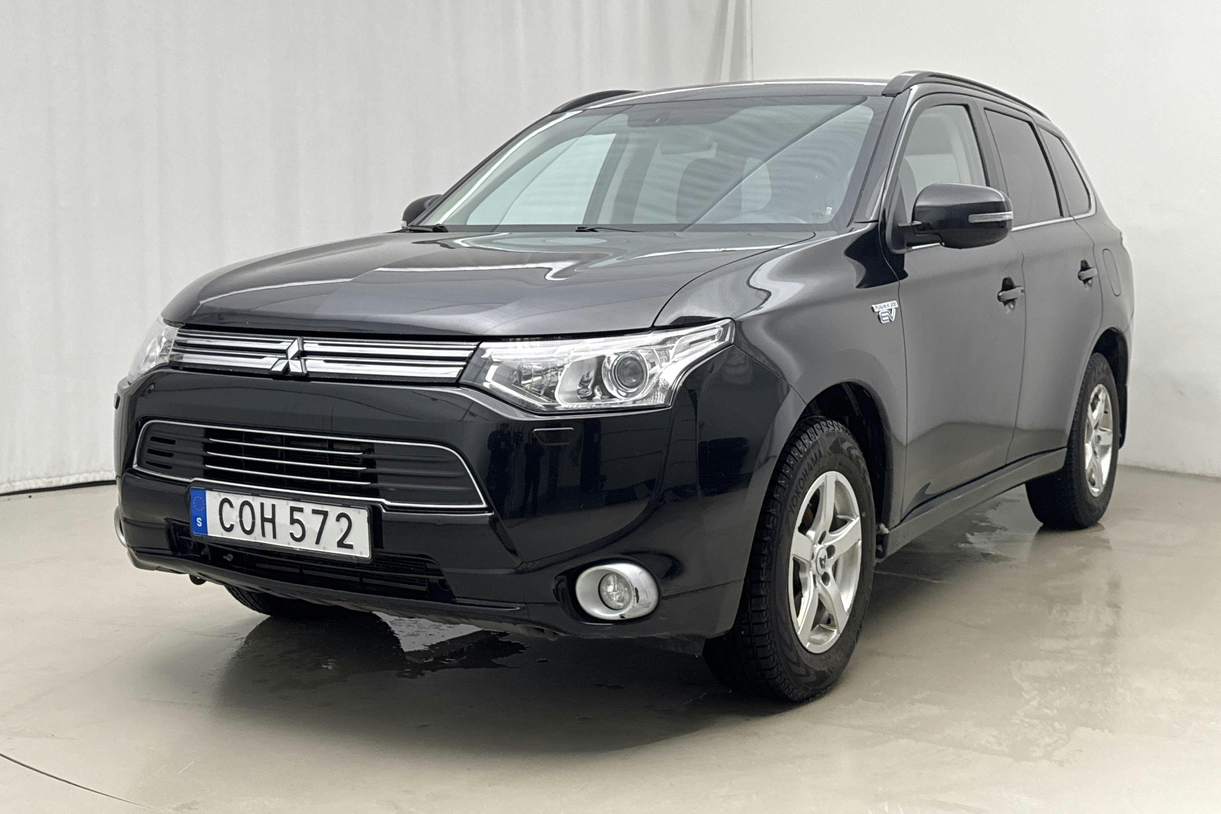 Esittelykuva 1 osoitteesta 21: Mitsubishi Outlander 2.0 Plug-in Hybrid 4WD (121hk) - 191 930 km - Automaattinen - musta - 2014