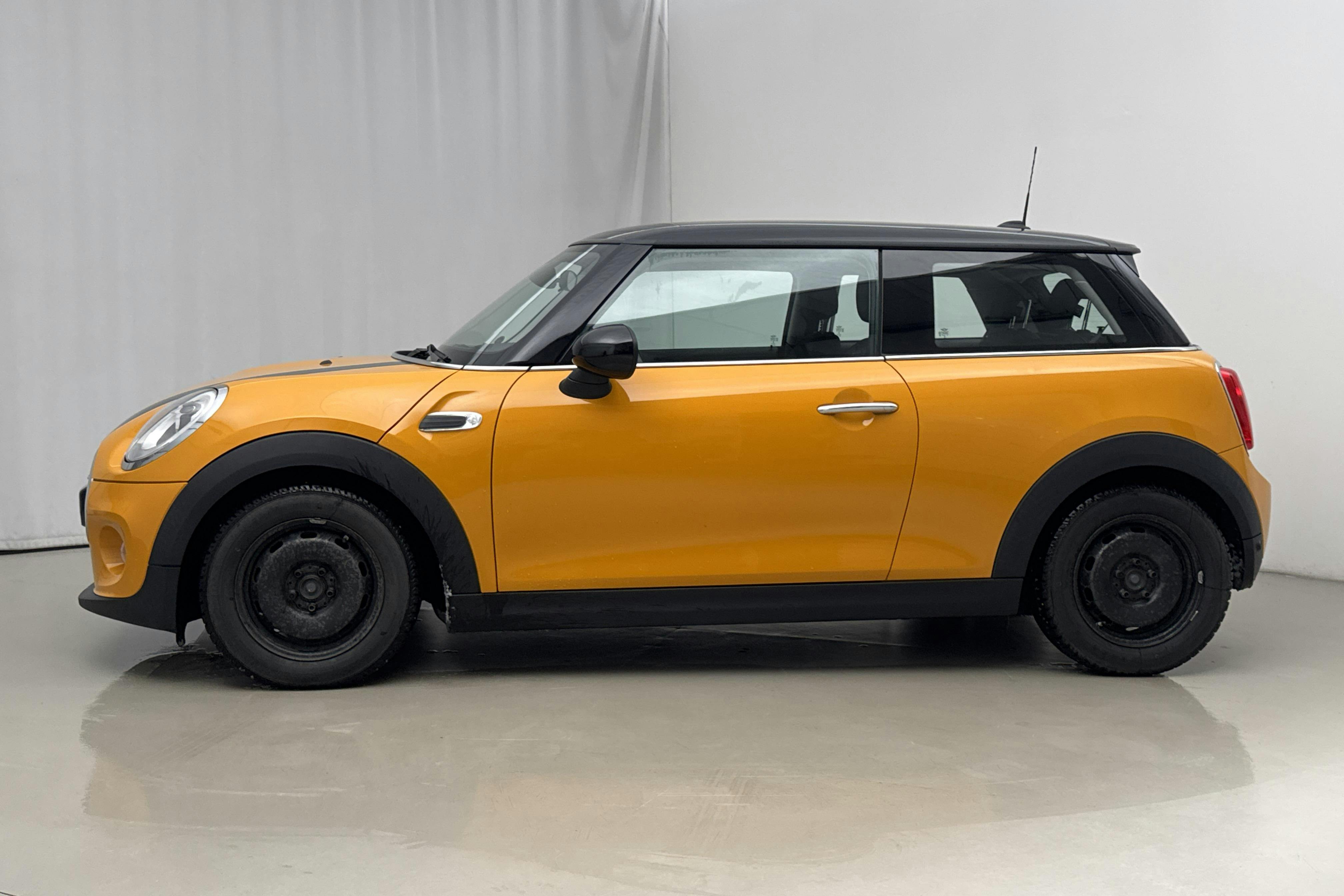 Präsentationsfoto 2 von 16: MINI Cooper 3dr (136hk) - 53 480 Kilometer - Verkaufsautomat - Orange Farbe - 2015