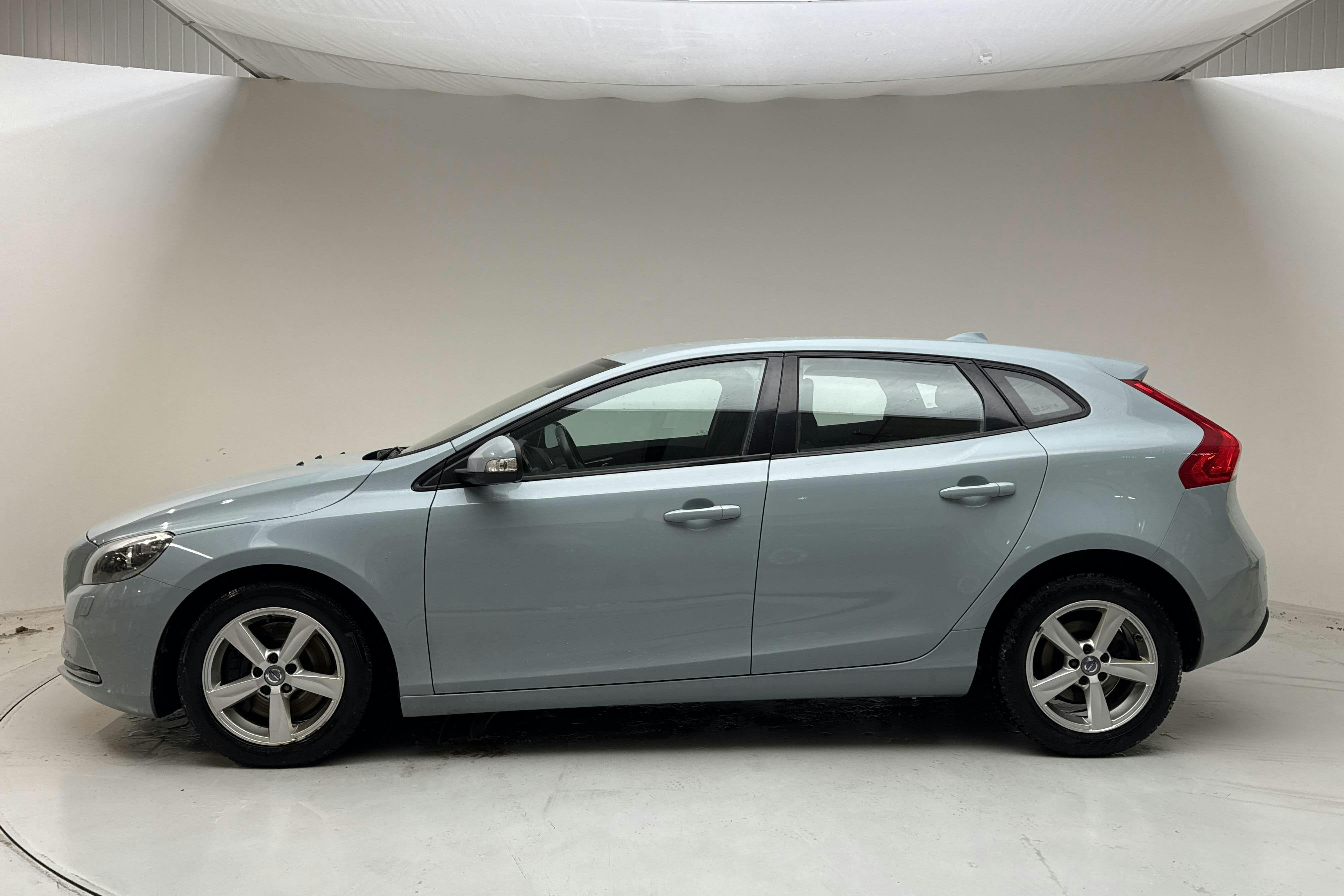 Presentation photo 2 of 13: Volvo V40 D2 (120hk) - 91 490 km - Automatic - Light Blue - 2017