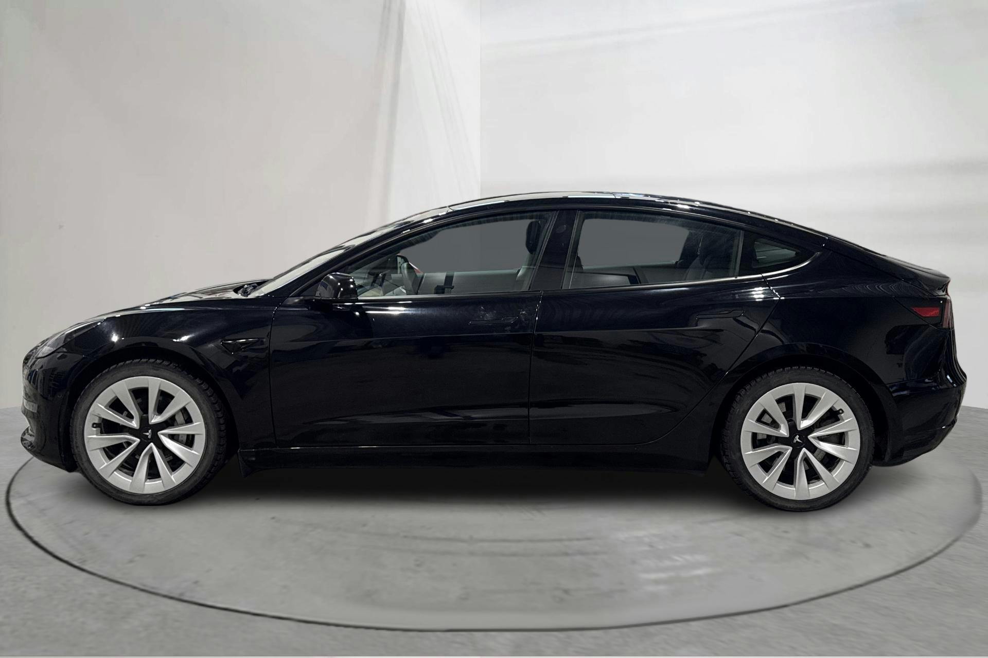 Presentationsfoto 2 av 20: Tesla Model 3 Long Range Dual Motor AWD - 8 380 mil - Automat - svart - 2021