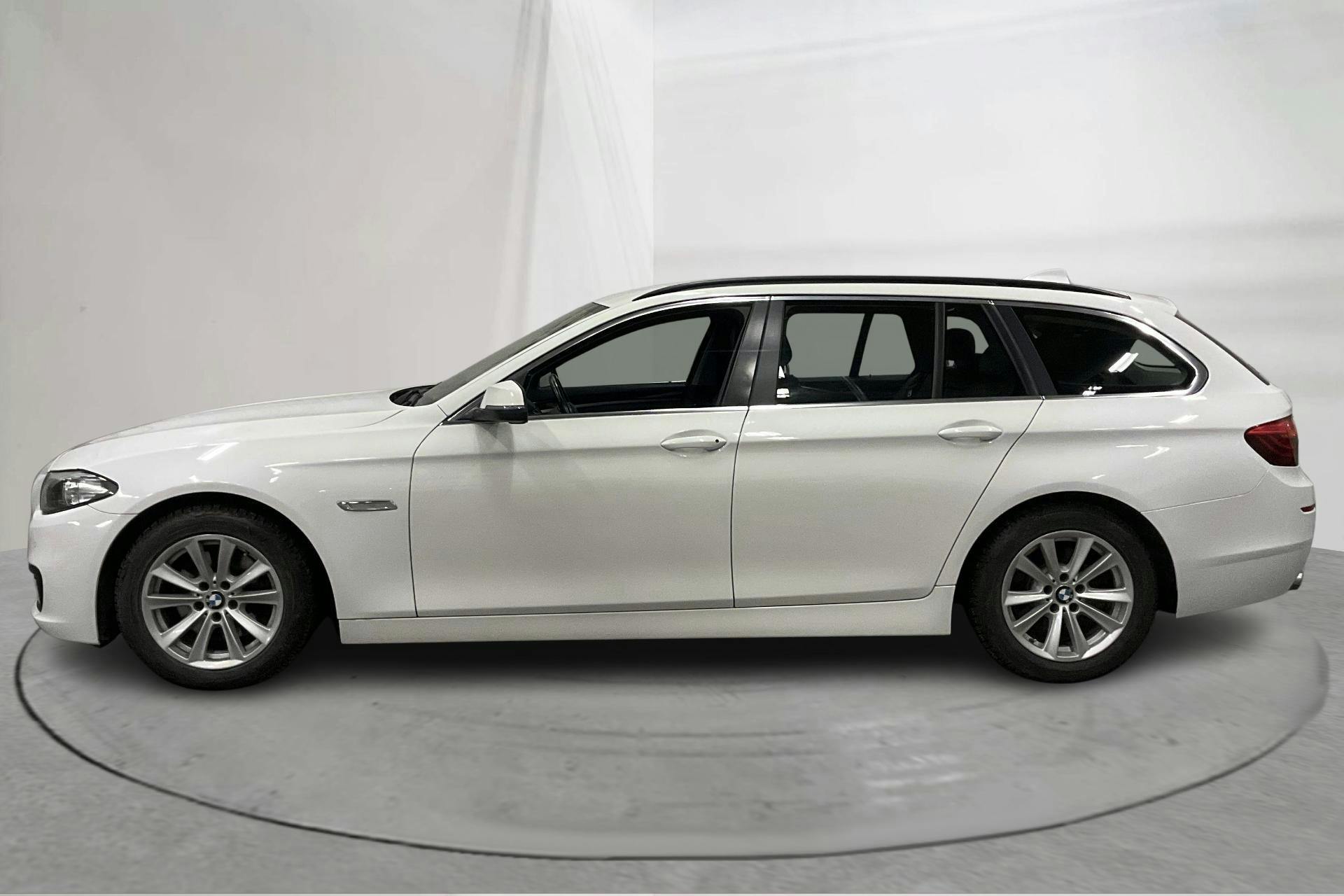 Presentationsfoto 2 av 15: BMW 520d xDrive Touring, F11 (190hk) - 18 786 mil - Automat - vit - 2017
