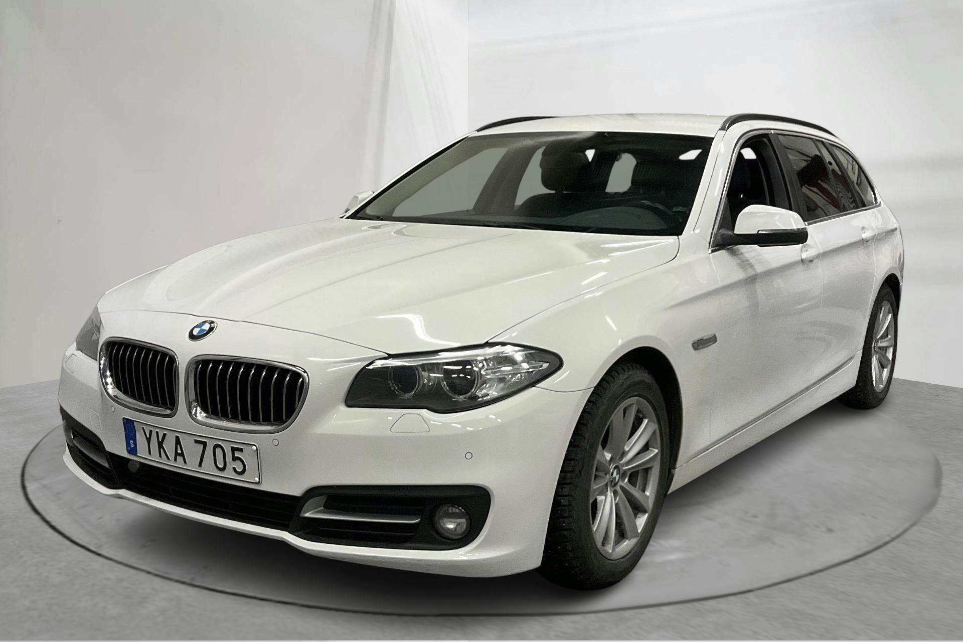Presentationsfoto 1 av 15: BMW 520d xDrive Touring, F11 (190hk) - 18 786 mil - Automat - vit - 2017