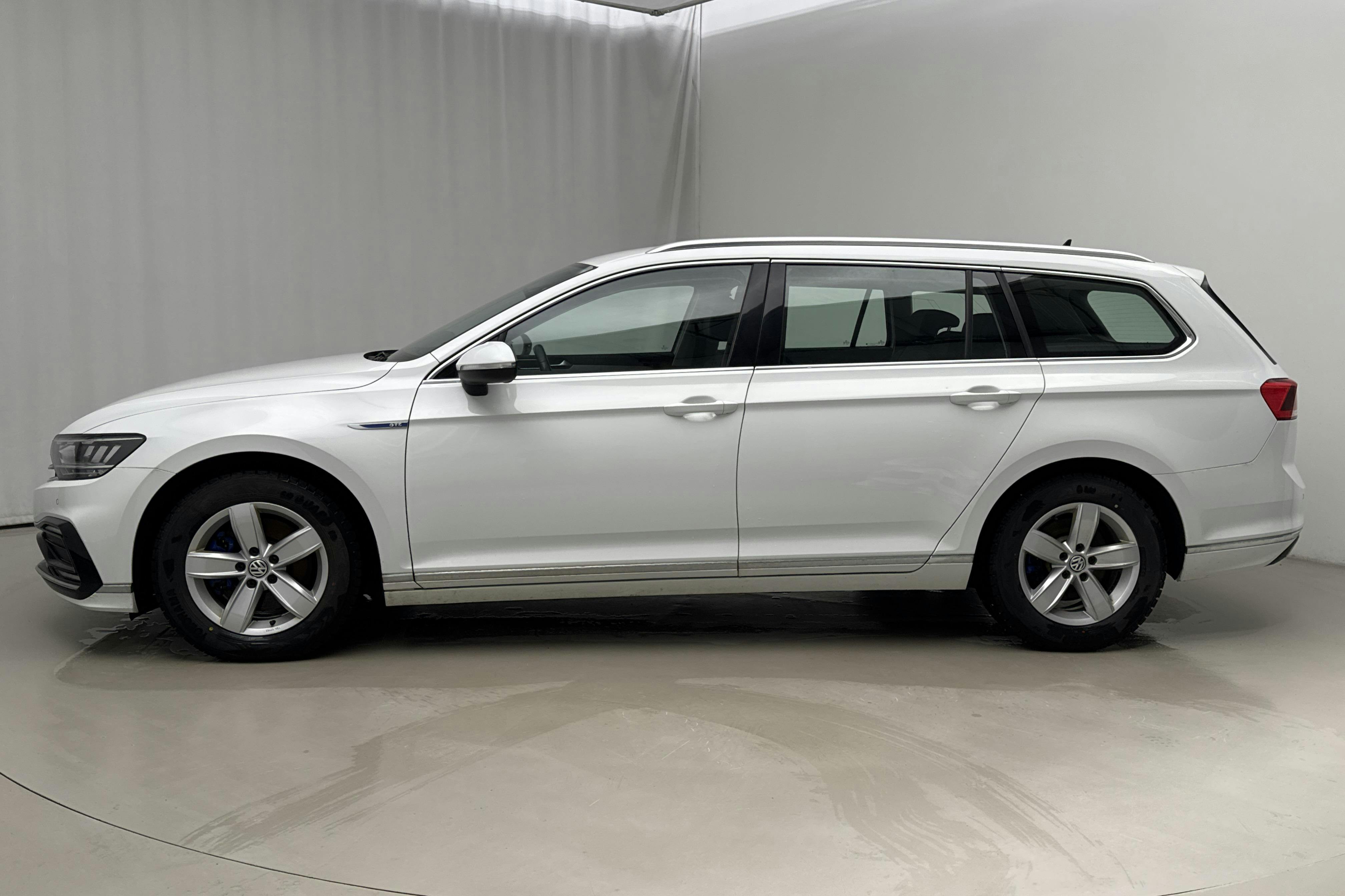 Esitlusfoto 2 aadressil 17: VW Passat 1.4 GTE Sportscombi (218hk) - 126 750 km - Automaatne - valge - 2020