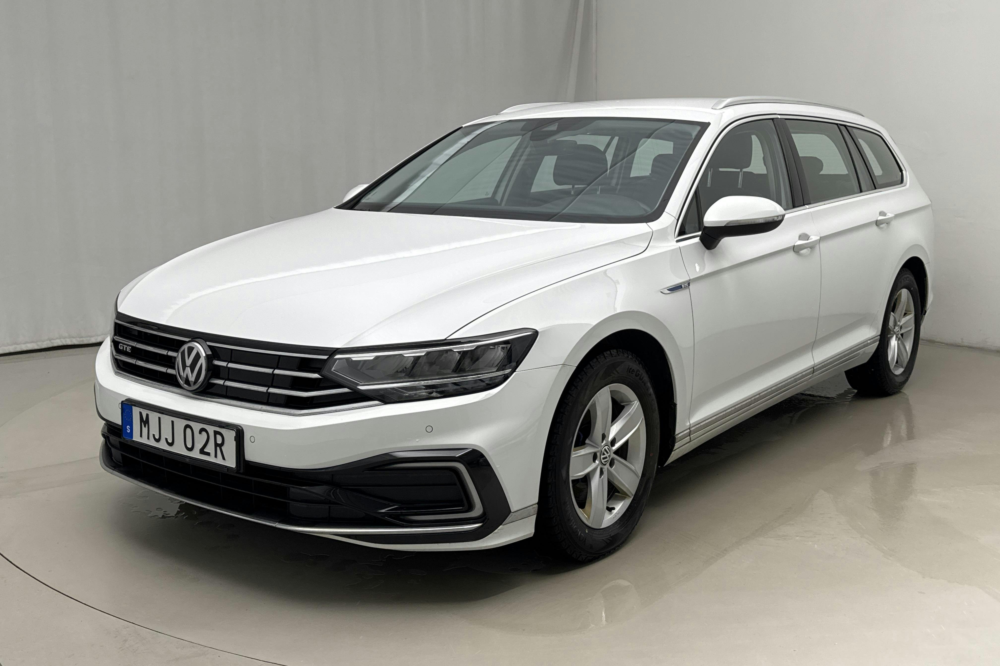 Esitlusfoto 1 aadressil 17: VW Passat 1.4 GTE Sportscombi (218hk) - 126 750 km - Automaatne - valge - 2020