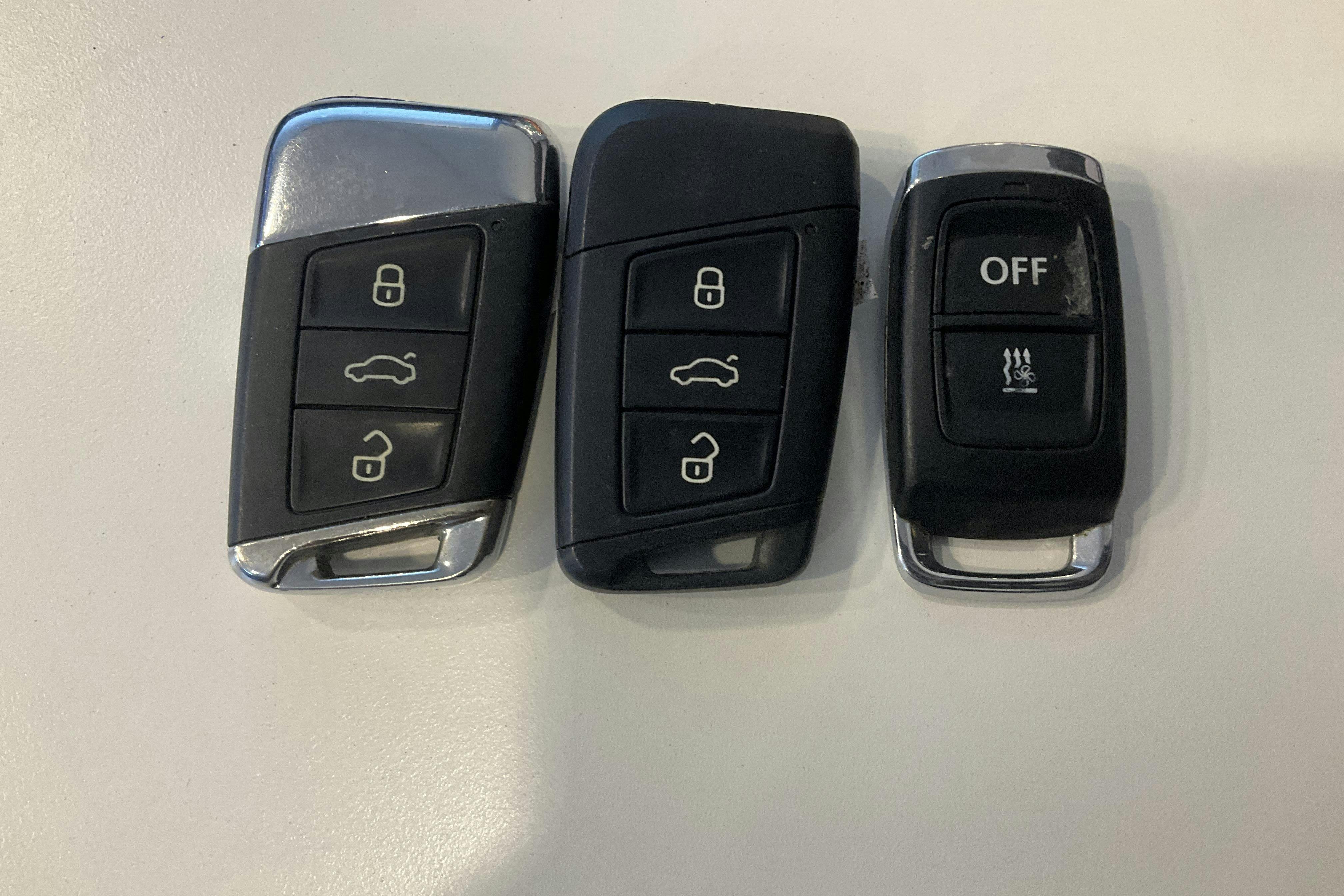 Esitlusfoto 17 aadressil 17: VW Passat 1.4 GTE Sportscombi (218hk) - 126 750 km - Automaatne - valge - 2020