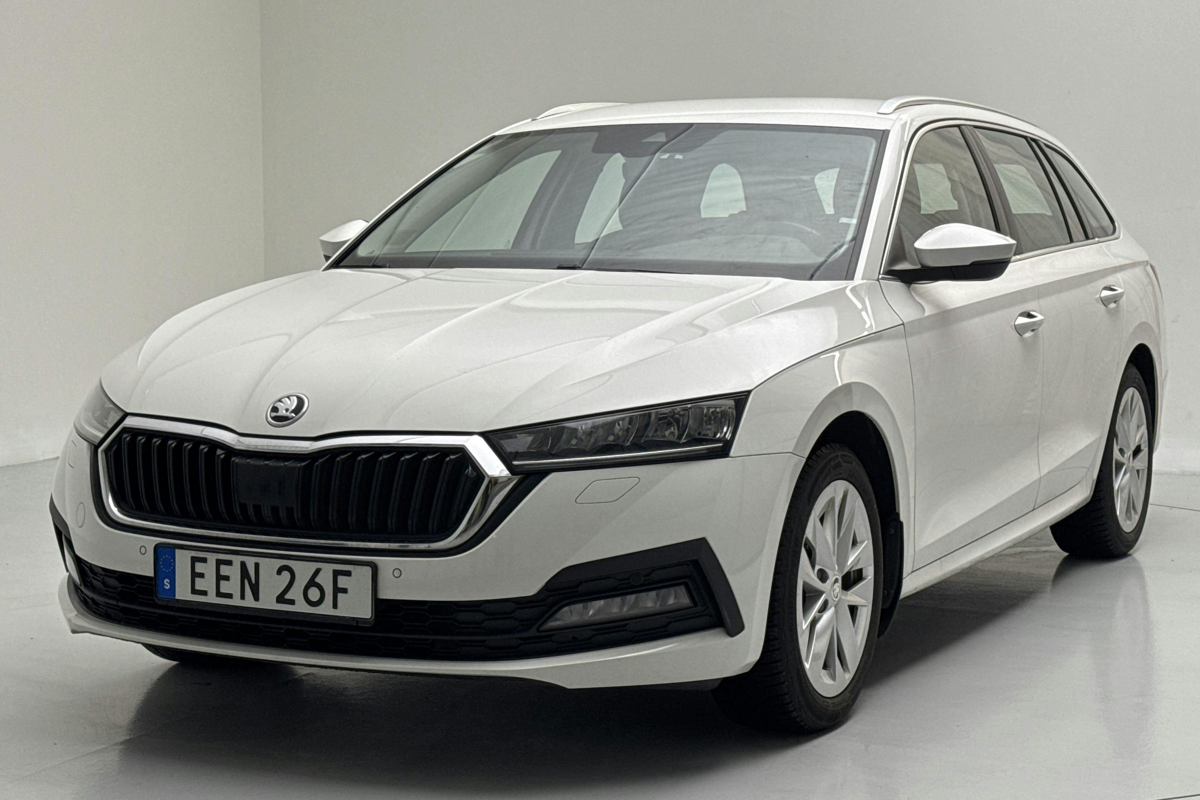 Presentation photo 1 of 15: Skoda Octavia TSI e-Tec mHEV Combi (110hk) - 102 670 km - Automatic - white - 2021