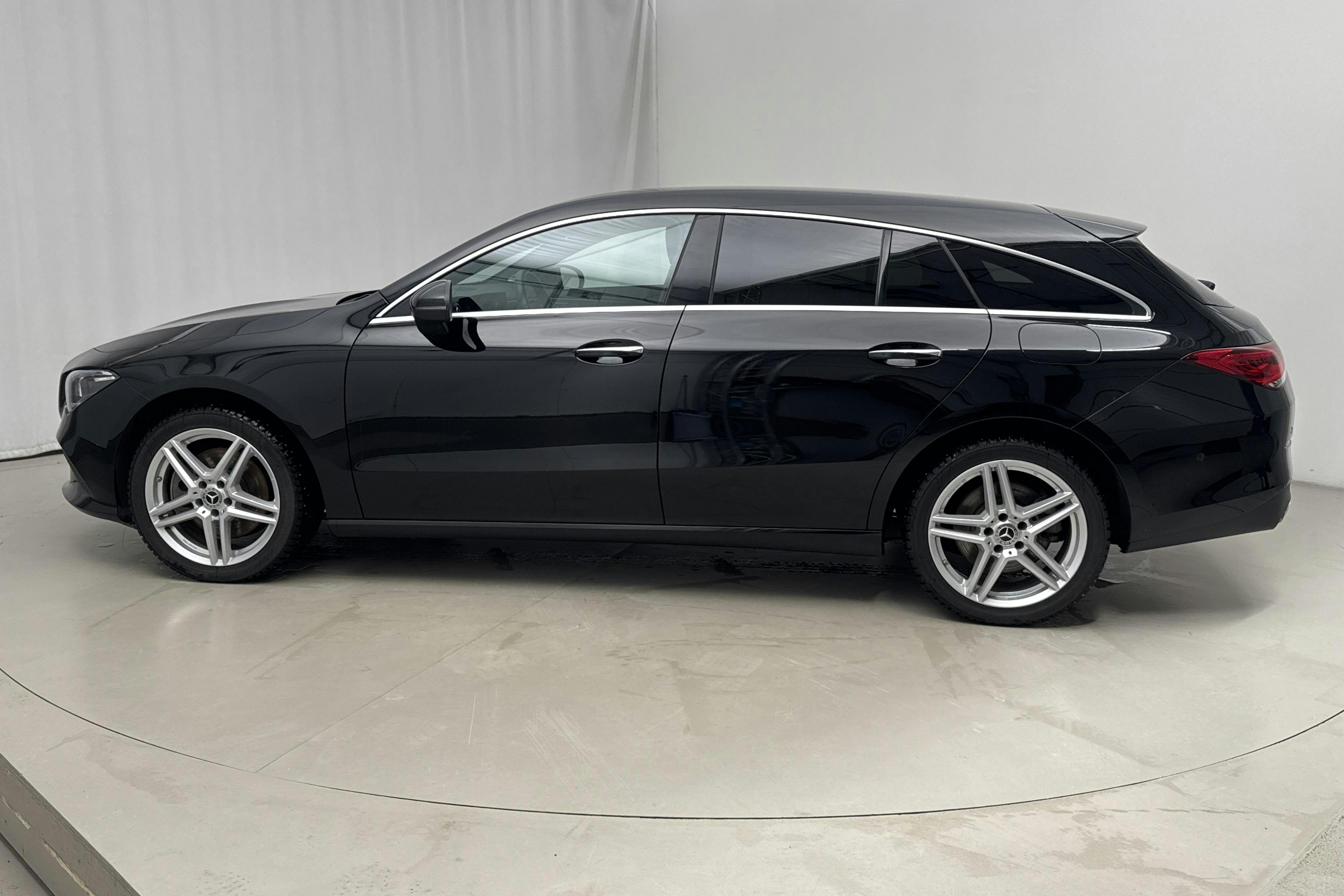 Presentationsfoto 2 av 19: Mercedes CLA 250 e Shooting Brake X118 (218hk) - 2 528 mil - Automat - svart - 2023