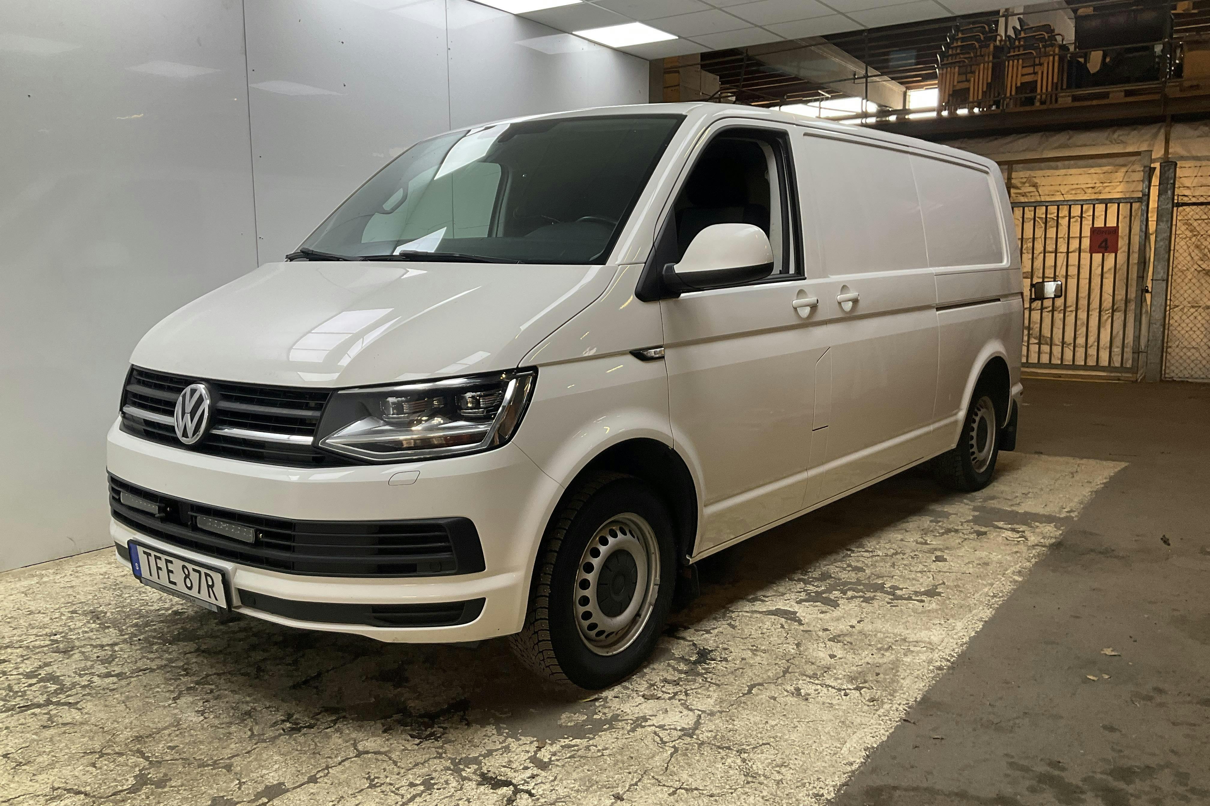 Presentation photo 1 of 20: VW Transporter T6 2.0 TDI BMT Skåp (150hk) - 157 570 km - Automatic - white - 2019