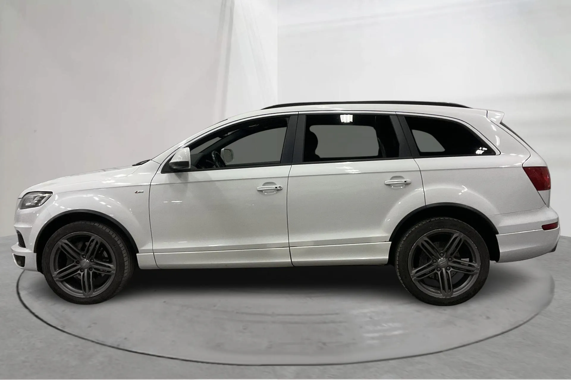 Presentationsfoto 2 av 28: Audi Q7 3.0 TDI quattro (245hk) - 19 554 mil - Automat - vit - 2014