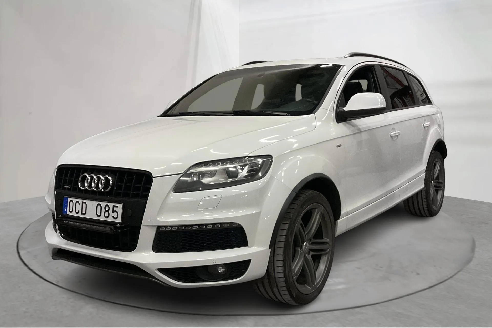 Presentationsfoto 1 av 28: Audi Q7 3.0 TDI quattro (245hk) - 19 554 mil - Automat - vit - 2014