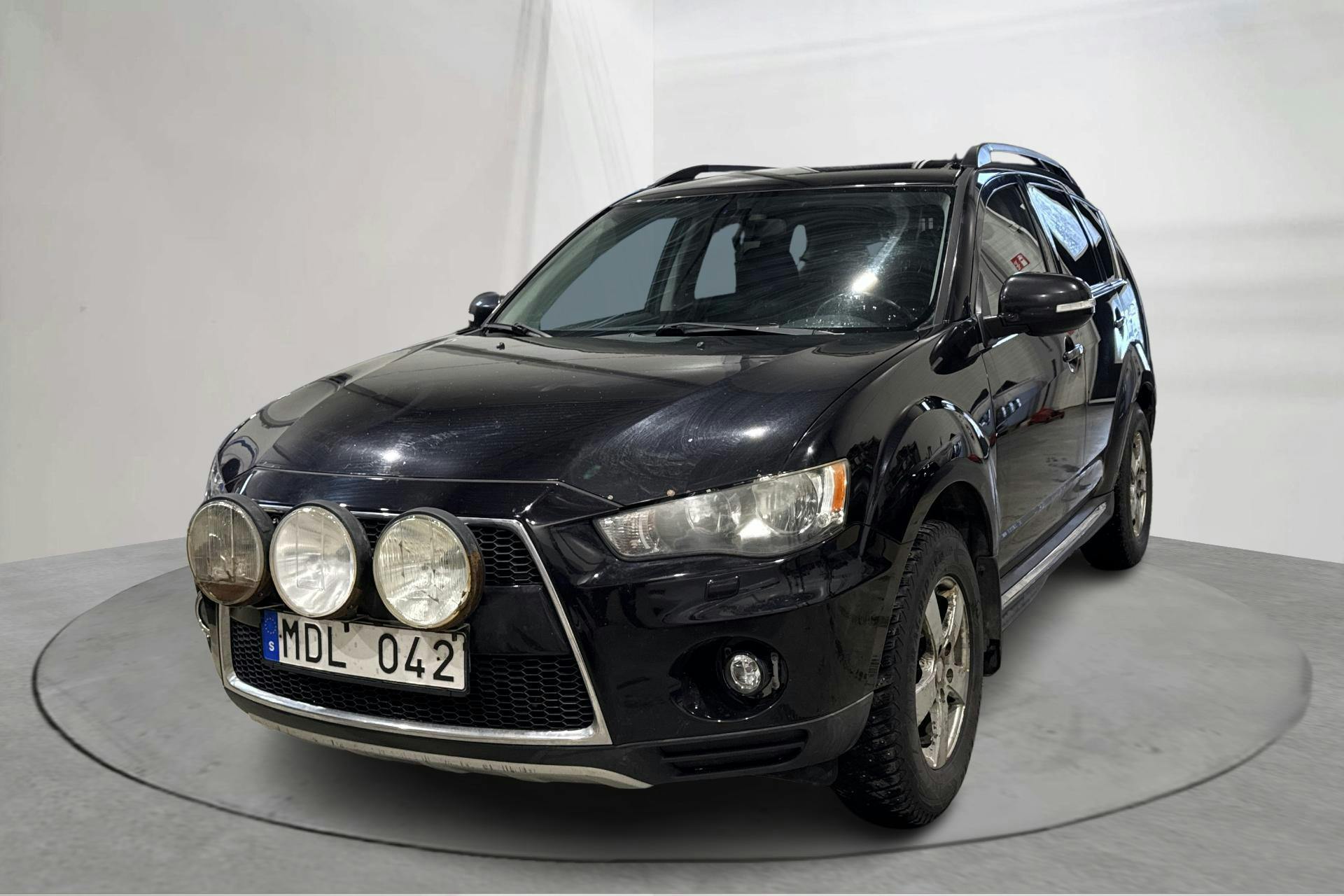 Esittelykuva 1 osoitteesta 13: Mitsubishi Outlander 2.2 Di-D (177hk) - 275 640 km - Manuaalinen - musta - 2012