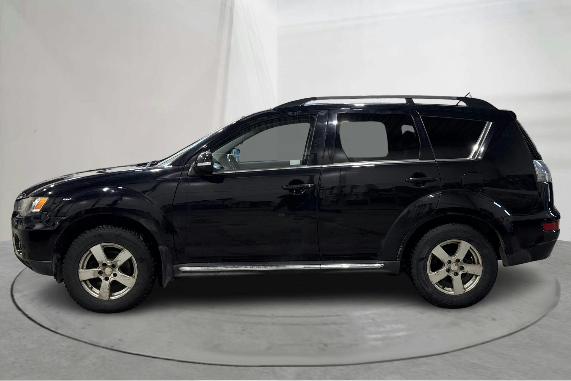 Esittelykuva 2 osoitteesta 13: Mitsubishi Outlander 2.2 Di-D (177hk) - 275 640 km - Manuaalinen - musta - 2012