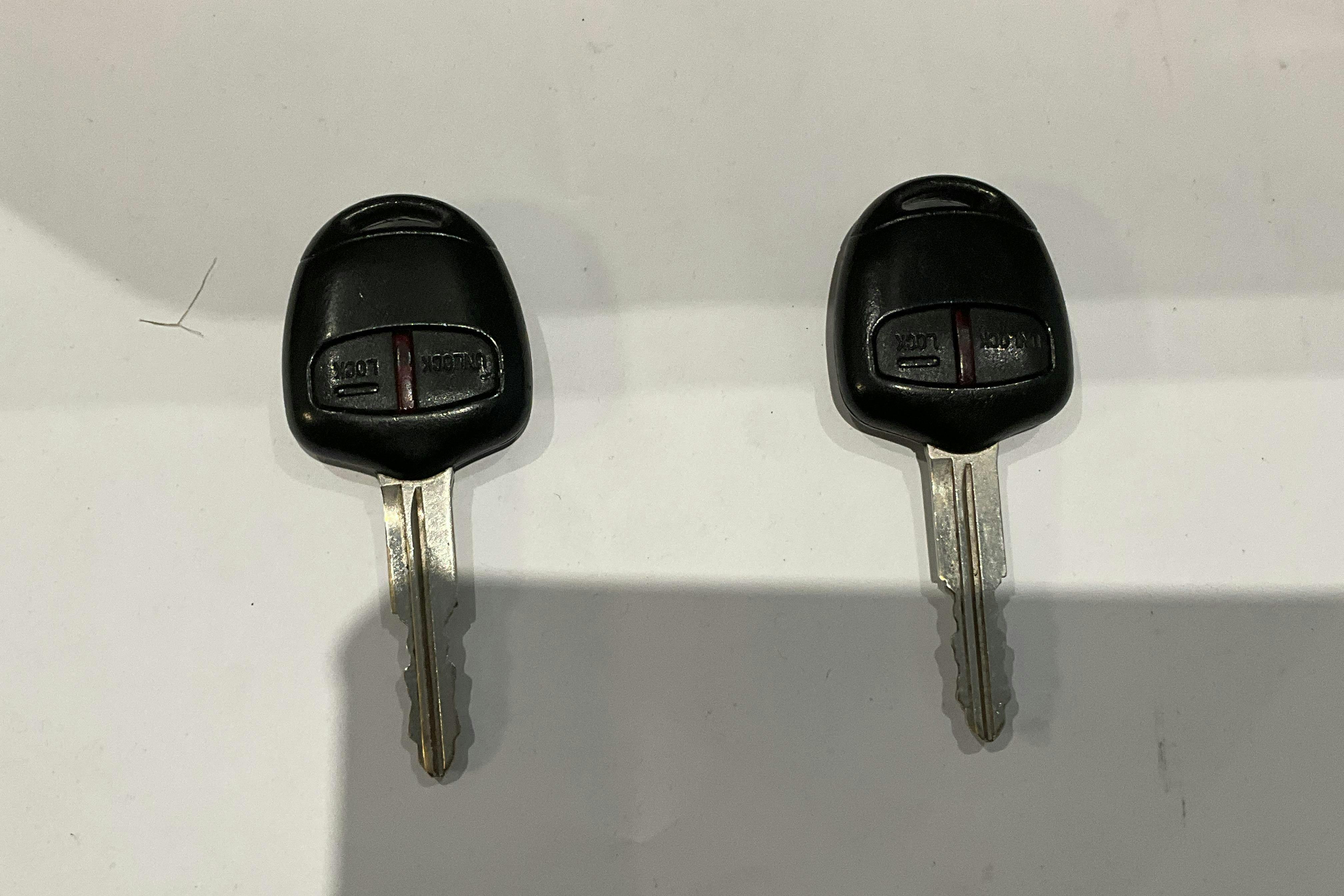 Esittelykuva 13 osoitteesta 13: Mitsubishi Outlander 2.2 Di-D (177hk) - 275 640 km - Manuaalinen - musta - 2012