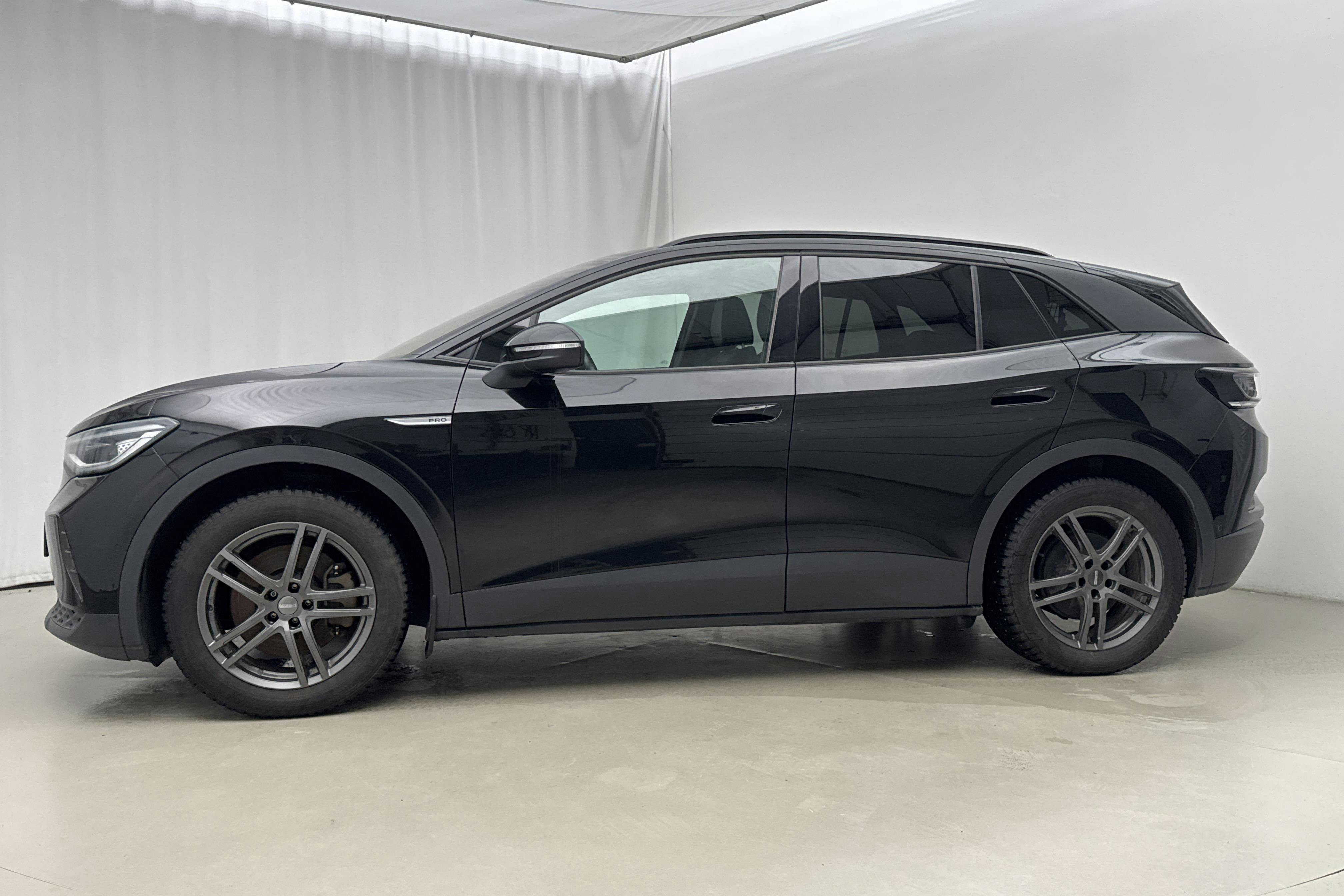 Præsentationsfoto 2 af 23: VW ID.4 77kWh (204hk) - 92 620 kilometer - Salgsautomat - Sort - 2023