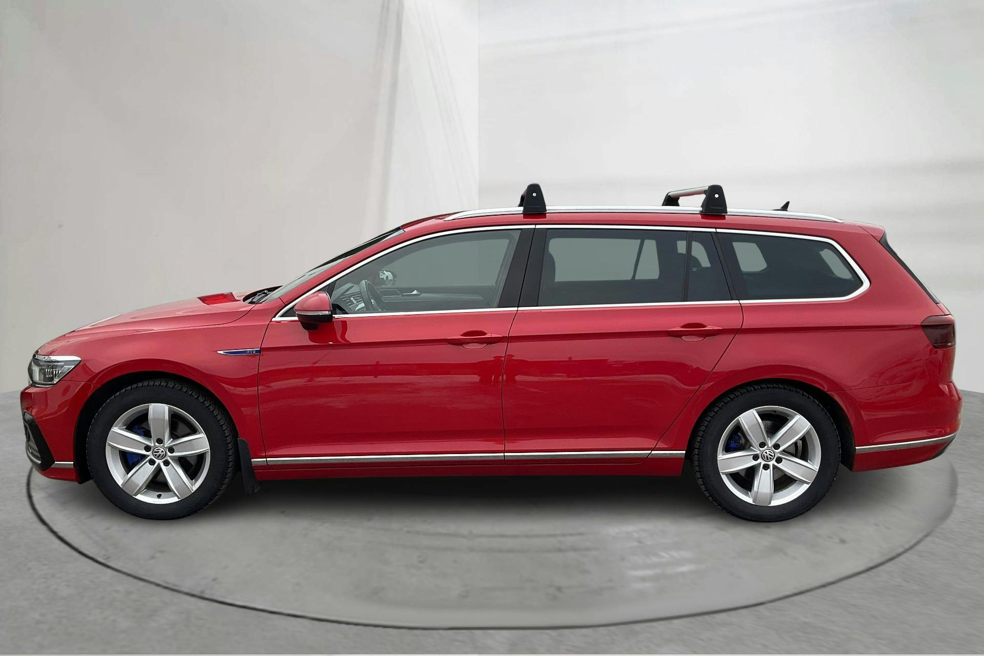 Esitlusfoto 2 aadressil 18: VW Passat 1.4 GTE Sportscombi (218hk) - 122 620 km - Automaatne - punane - 2021