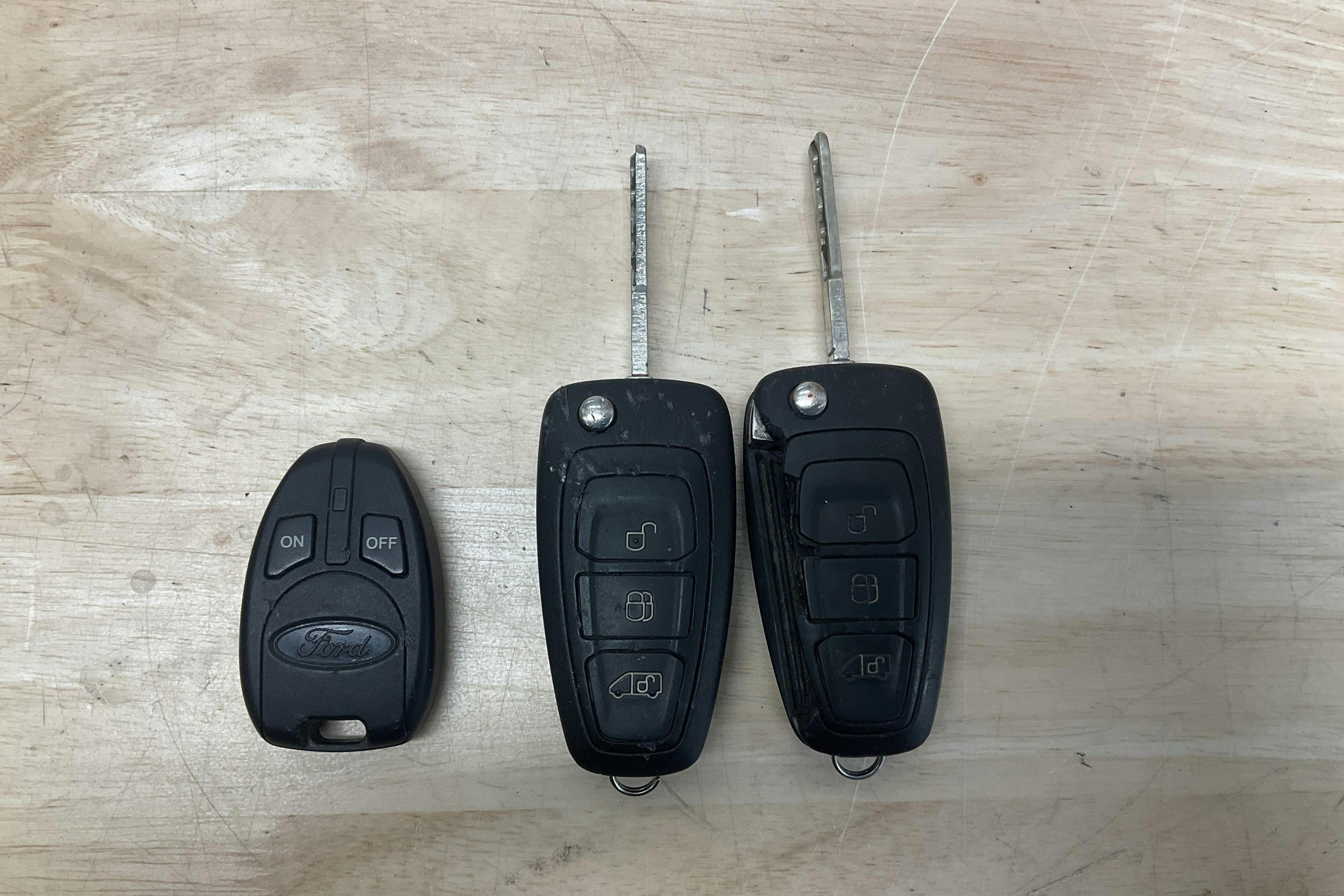 Zdjęcie prezentacyjne 20 z 20: Ford Transit 350 2.2 TDCi Skåp 2WD (125hk) - 170 880 km - Manualna - biały - 2016