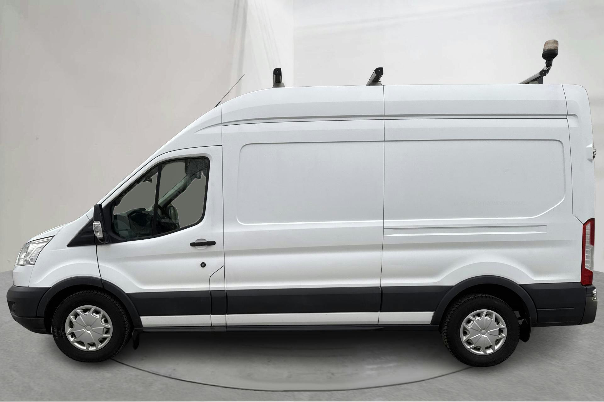 Zdjęcie prezentacyjne 2 z 20: Ford Transit 350 2.2 TDCi Skåp 2WD (125hk) - 170 880 km - Manualna - biały - 2016