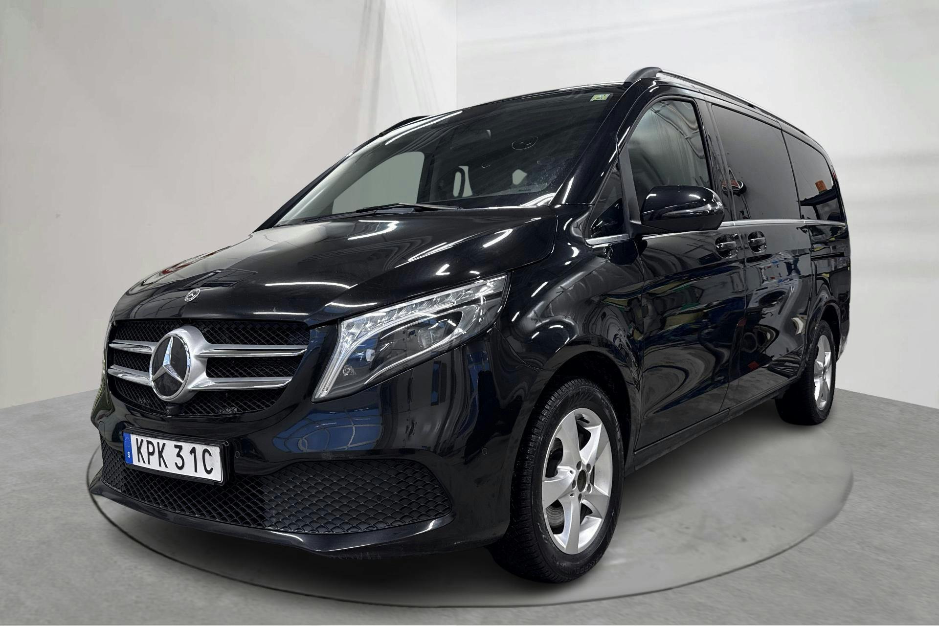 Presentationsfoto 1 av 19: Mercedes V 250 d 4MATIC W447 (190hk) - 12 710 mil - Automat - svart - 2022