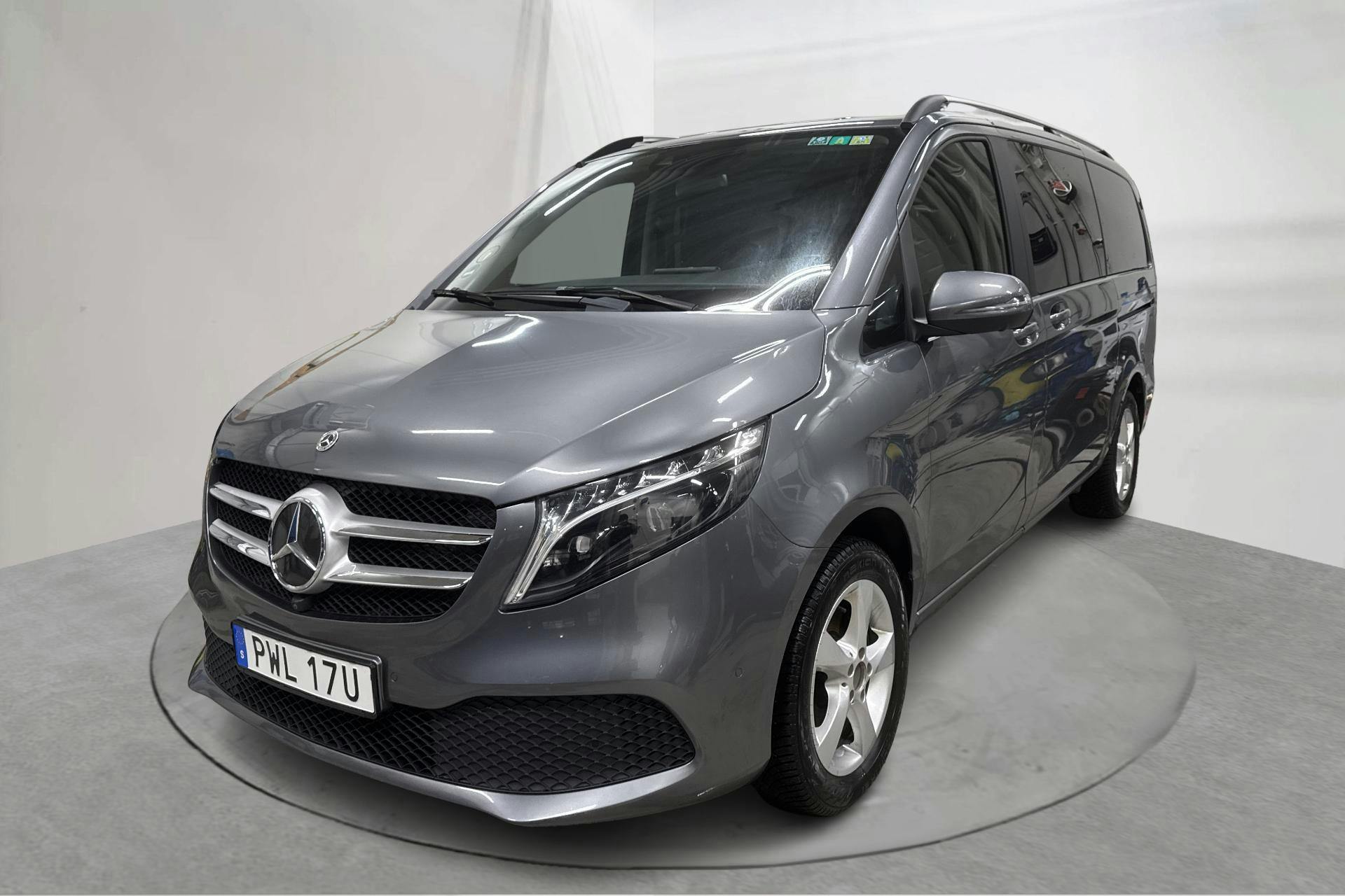 Presentationsfoto 1 av 20: Mercedes V 250 d 4MATIC W447 (190hk) - 11 806 mil - Automat - grå - 2023
