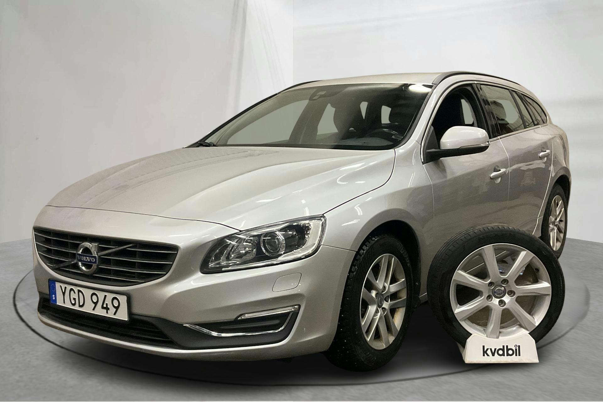 Presentation photo 1 of 14: Volvo V60 D2 (120hk) - 145 960 km - Manual - silver - 2017
