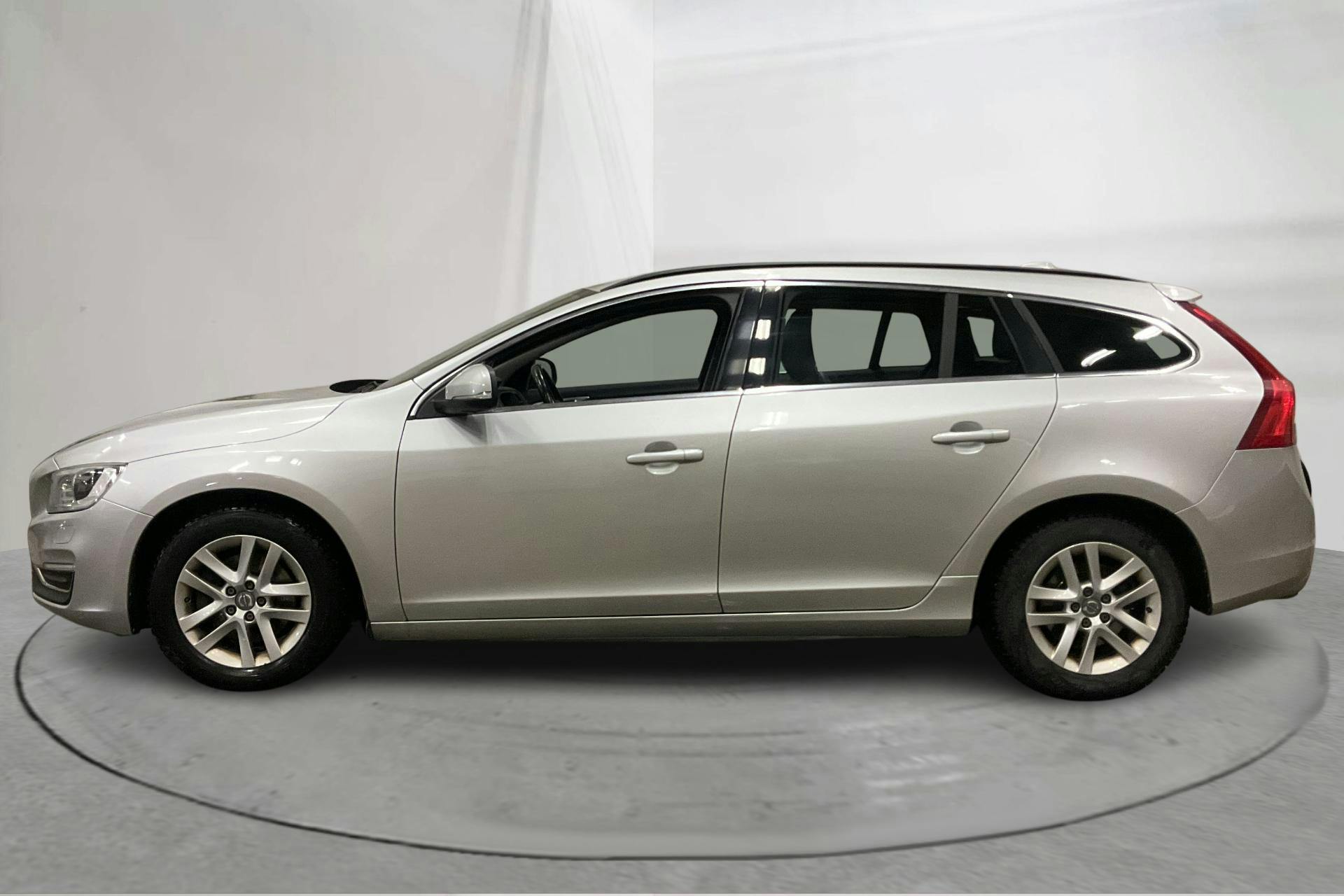 Presentation photo 2 of 14: Volvo V60 D2 (120hk) - 145 960 km - Manual - silver - 2017