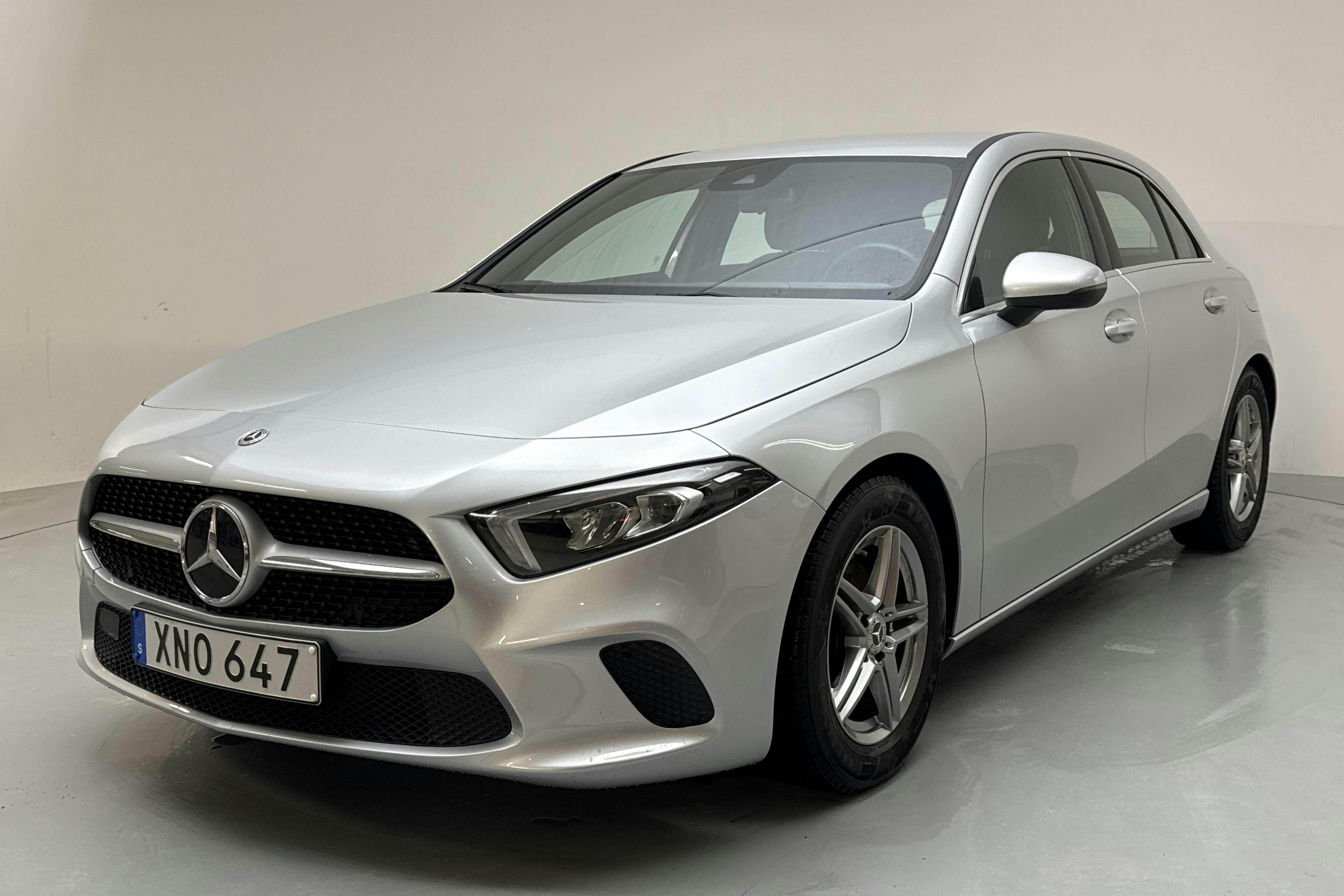 Presentation photo 1 of 14: Mercedes A 180 5dr W177 (136hk) - 48 550 km - Automatic - silver - 2021