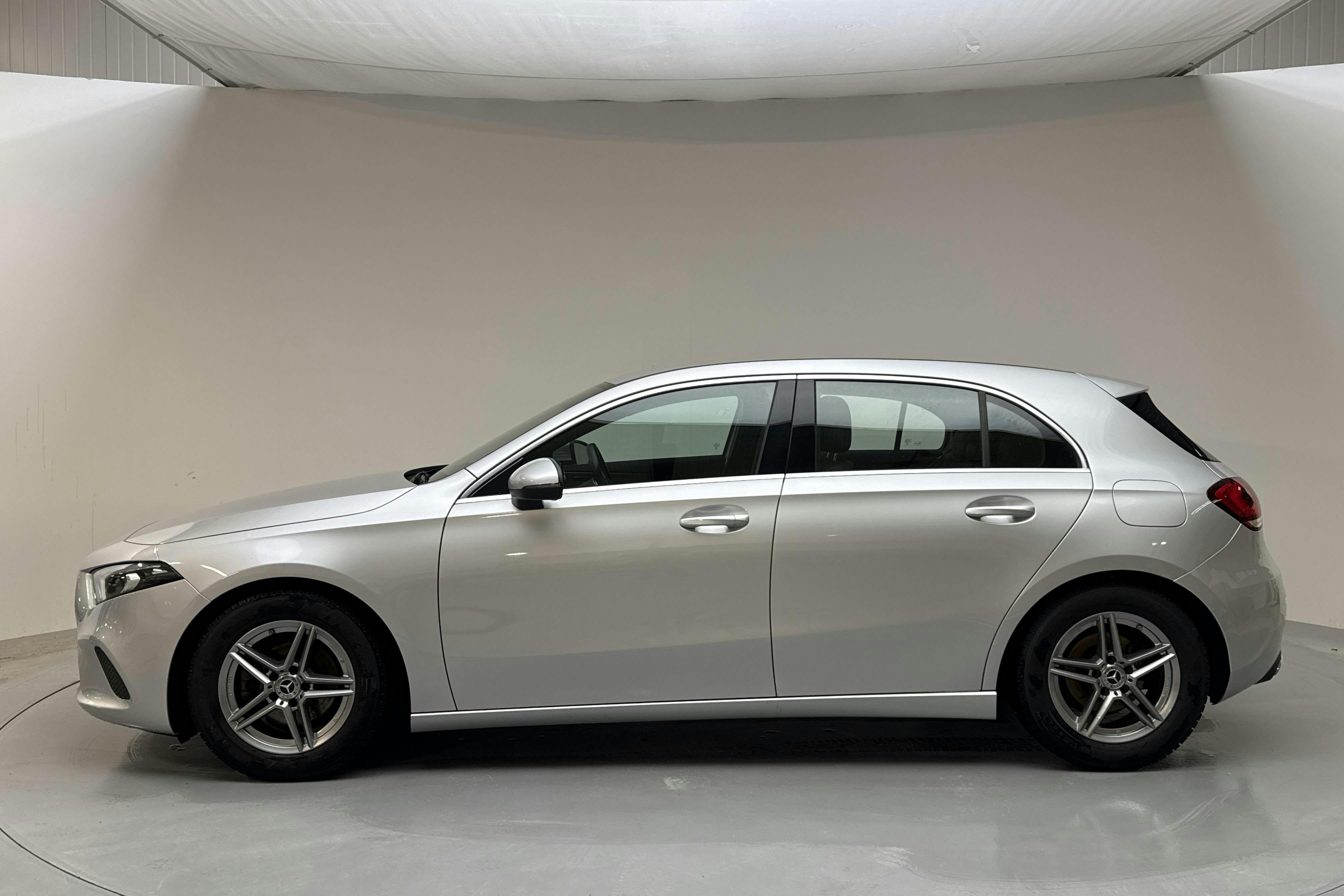 Presentation photo 2 of 14: Mercedes A 180 5dr W177 (136hk) - 48 550 km - Automatic - silver - 2021