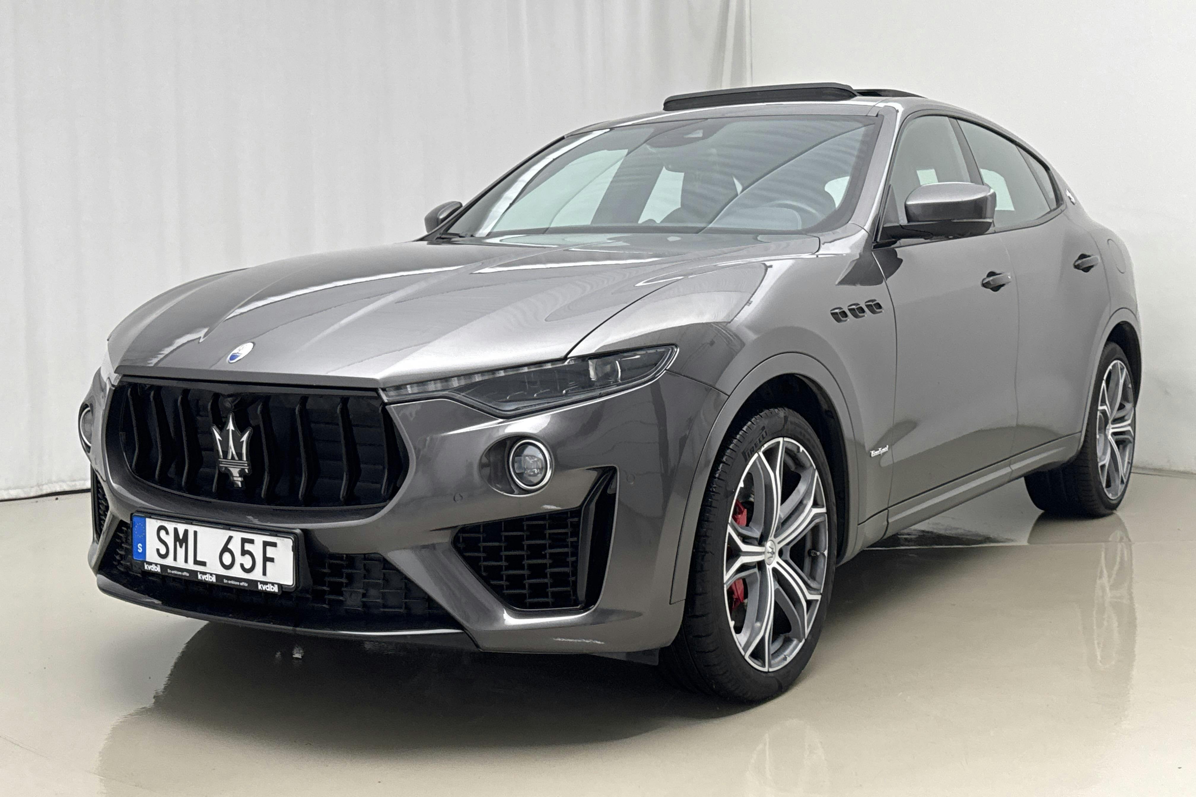 Presentation photo 1 of 28: Maserati Levante S (430hk) - 108 150 km - Automatic - Dark Grey - 2018